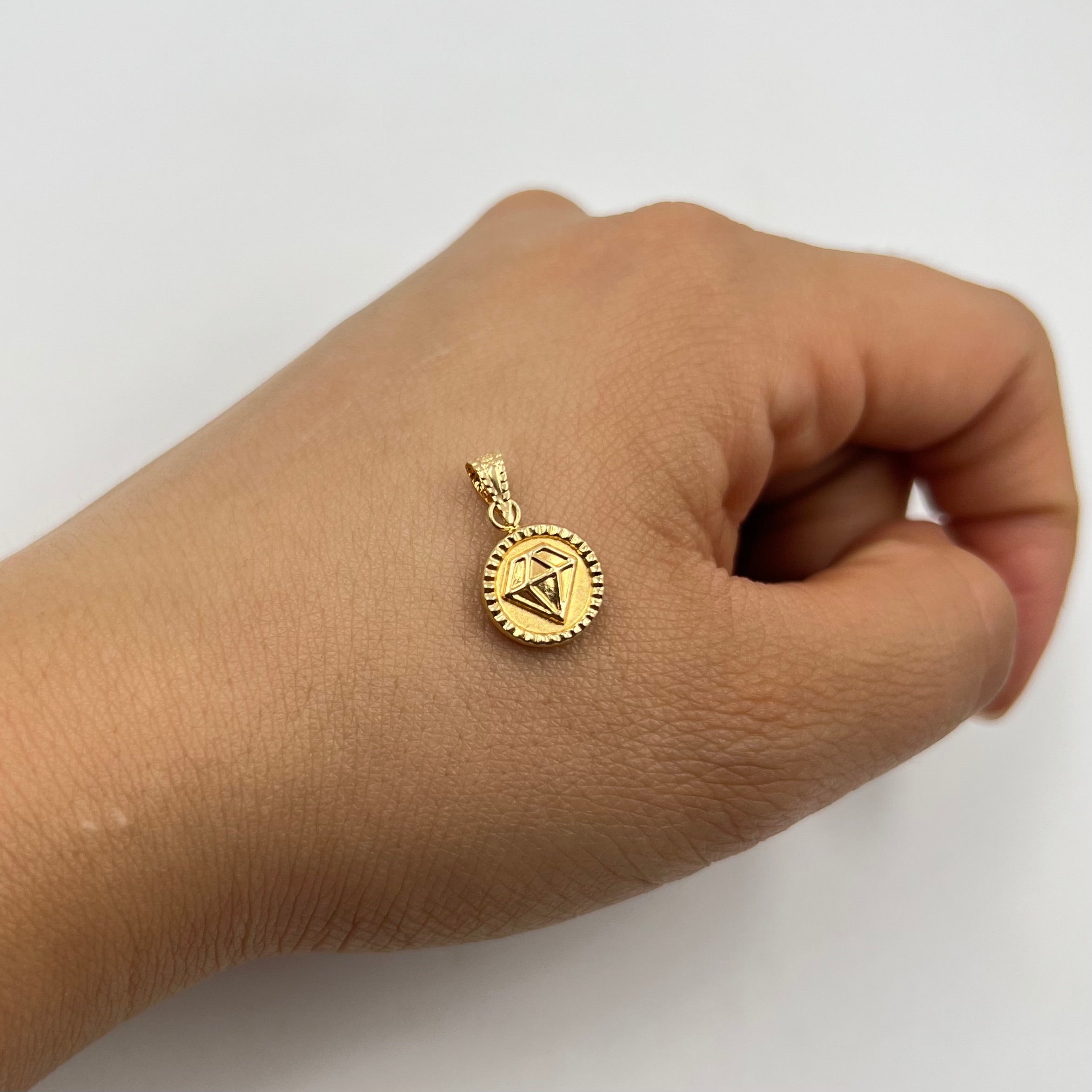 DIJE DIAMANTE  ORO AMARILLO 18K 0,61 GR / 10 MM / 1,3 CM