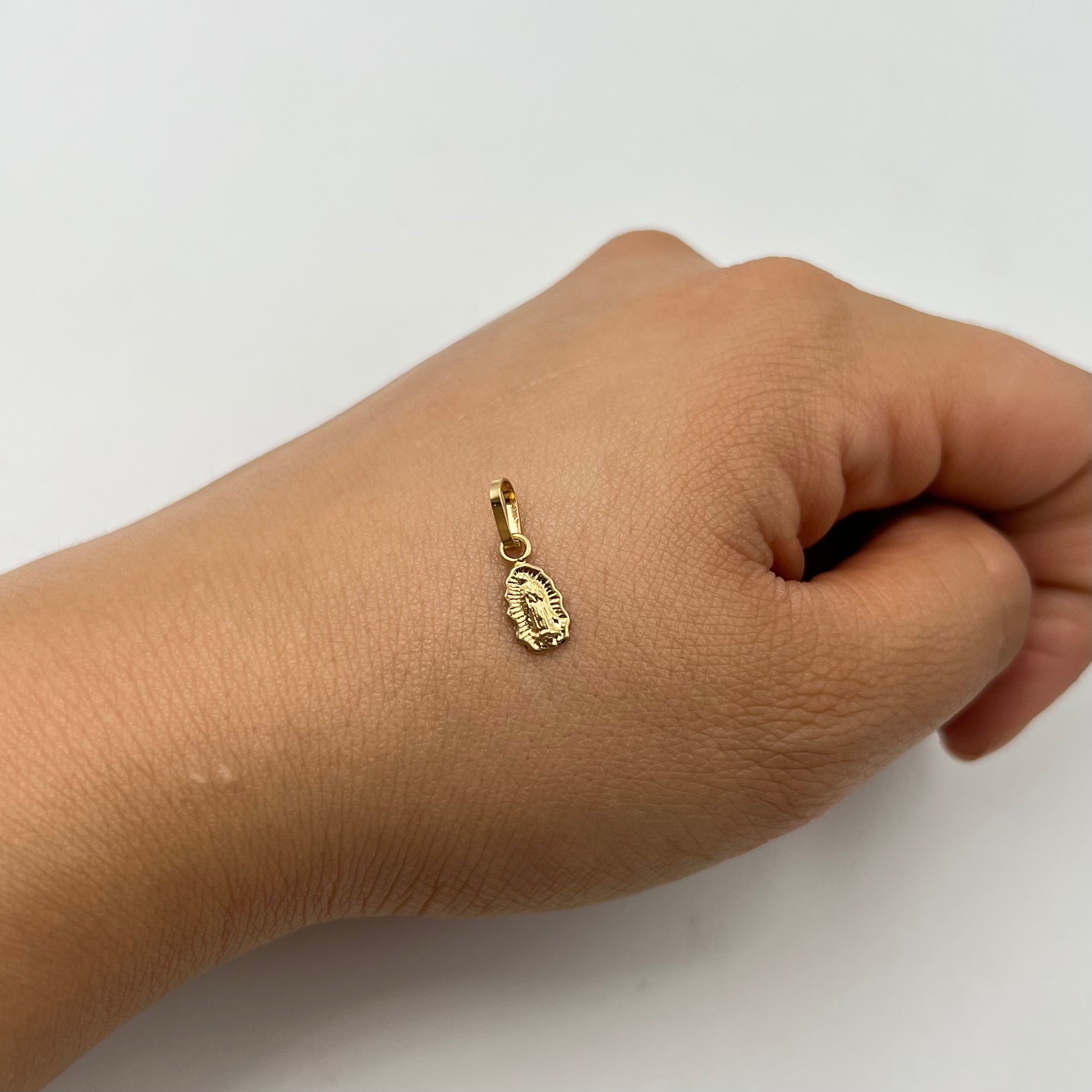 DIJE FIGURA GUADALUPE ORO AMARILLO 18K 0,28 GR / 5,19 MM / 1,1 CM