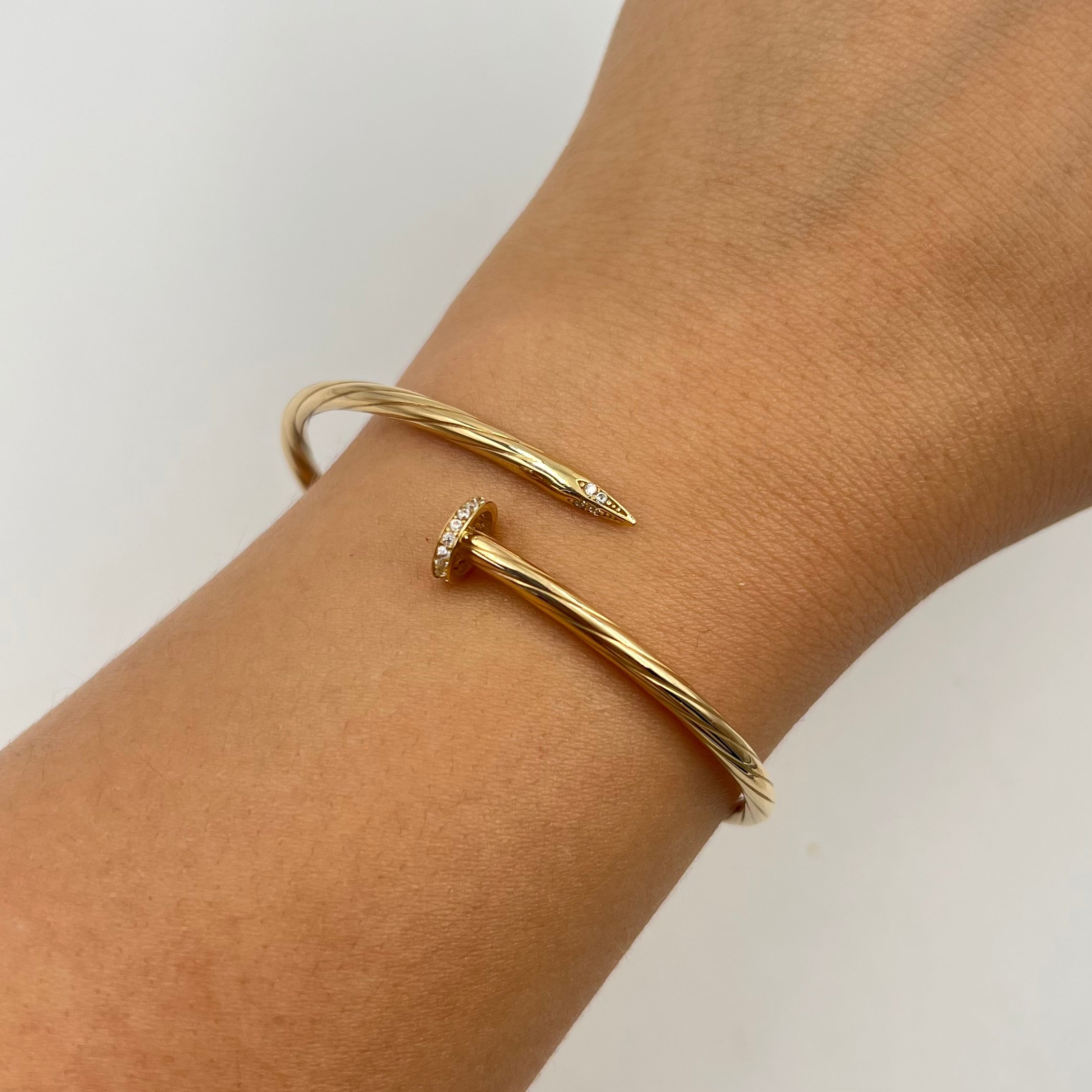 ARO ITALY CT CLAVO ENTORCHADO ORO AMARILLO 18K +4 / 7,58 GR / 3 MM / 17 CM