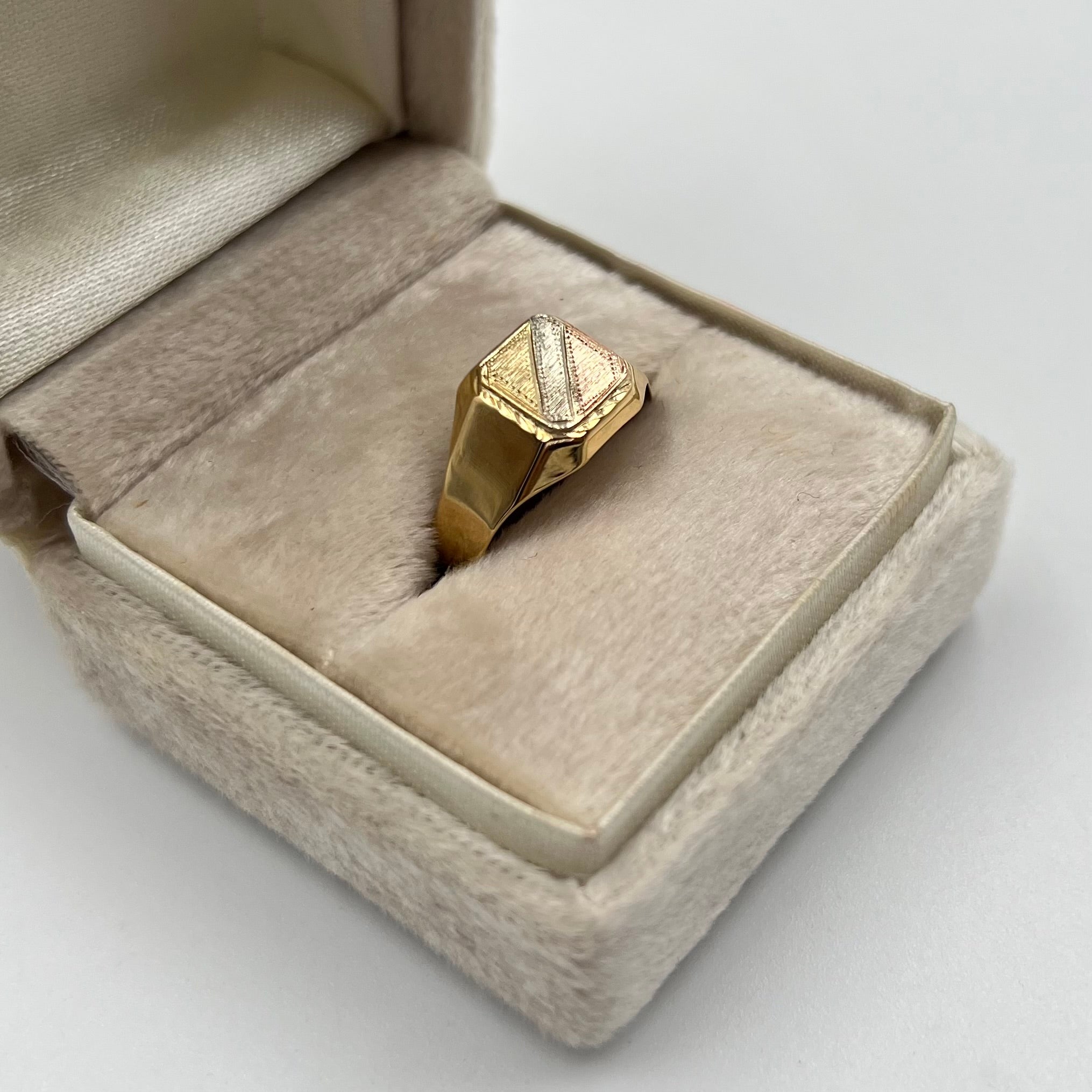 ANILLO SELLO  TRES OROS 18K / TALLA 9/5 / 2,36 GR / 10 MM