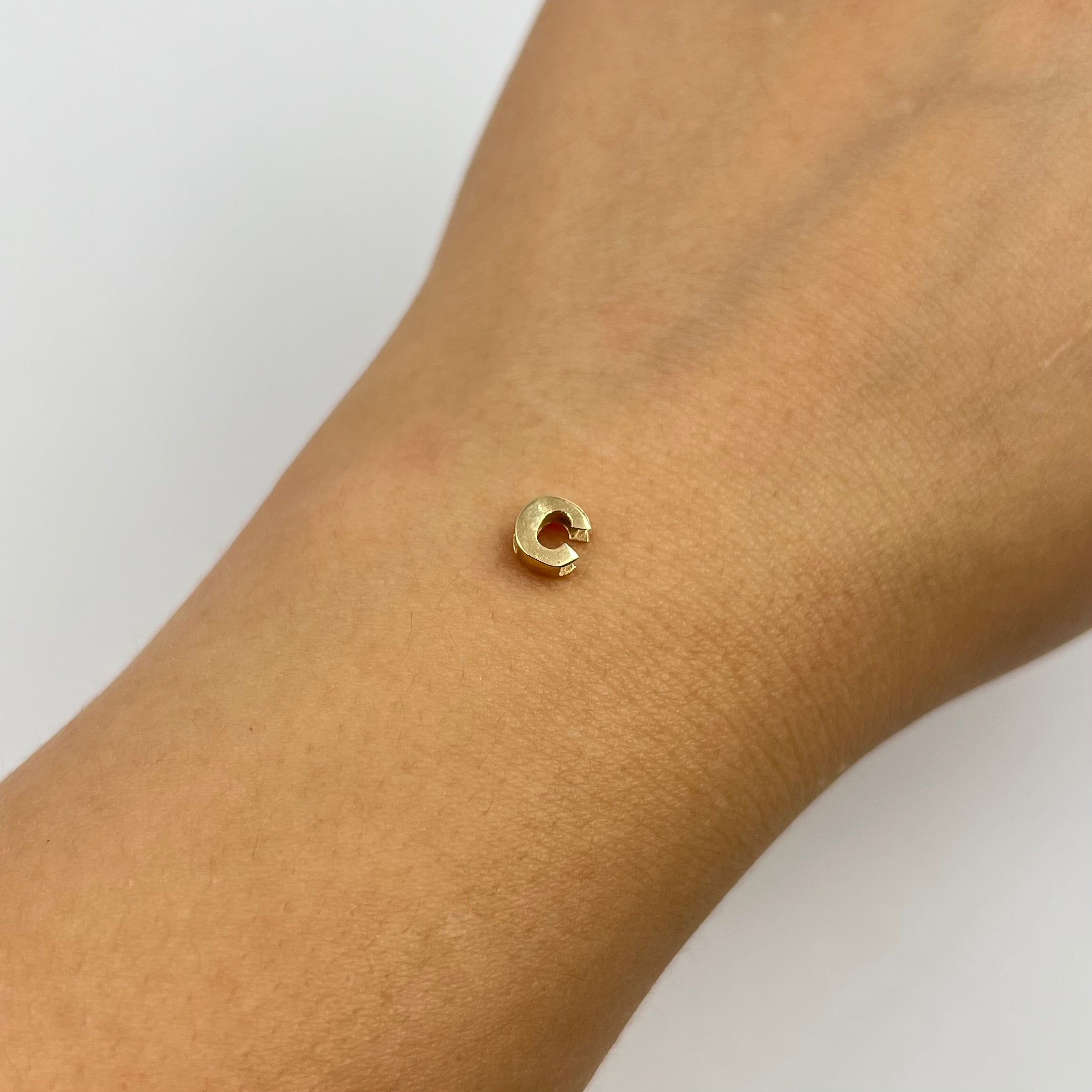 HERRAJE LETRA C ORO AMARILLO 18K 0,29 GR / 6 CM