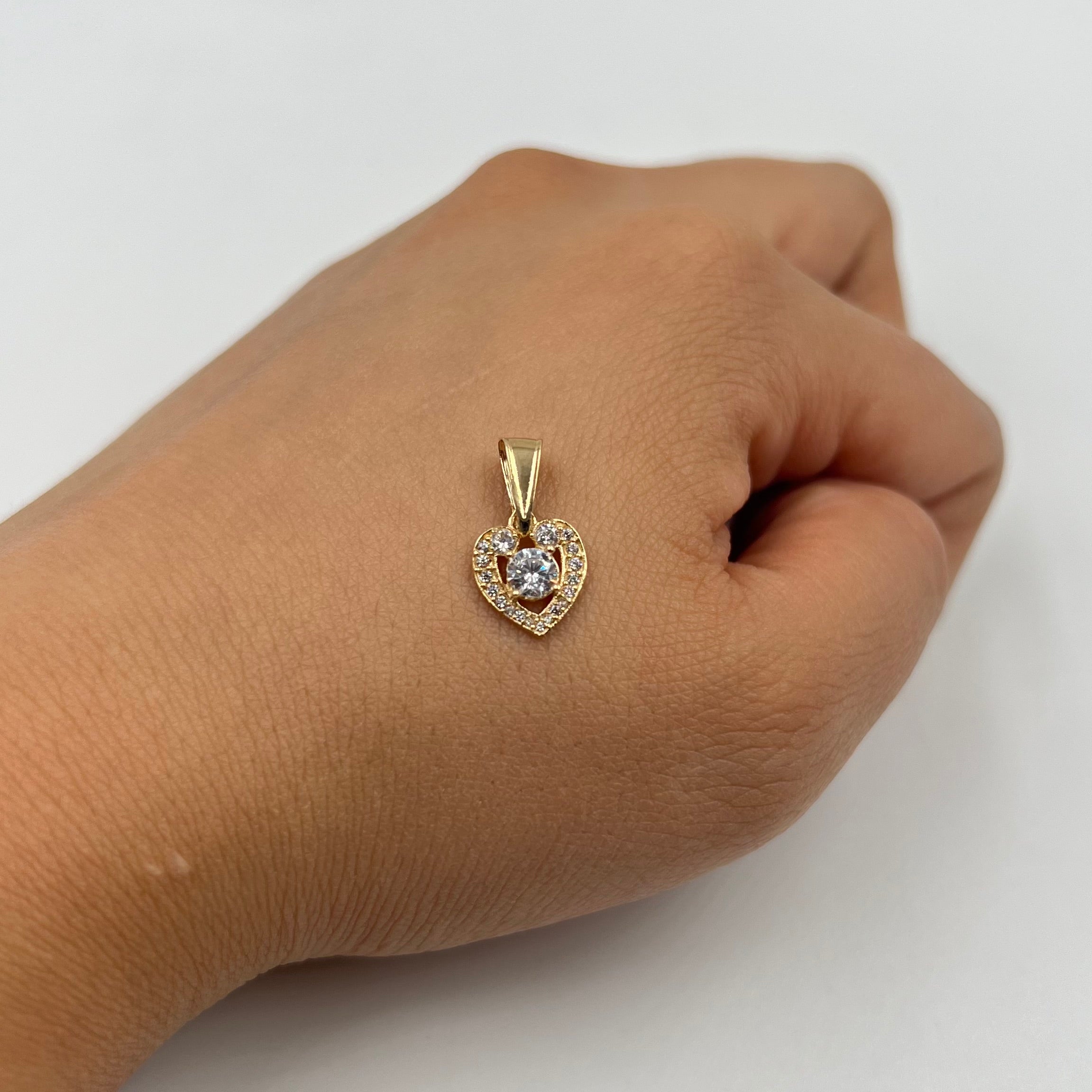 DIJE CORAZON CIRCONES BLANCOS  ORO AMARILLO 18K 0,85 GR / 9 MM / 1 CM