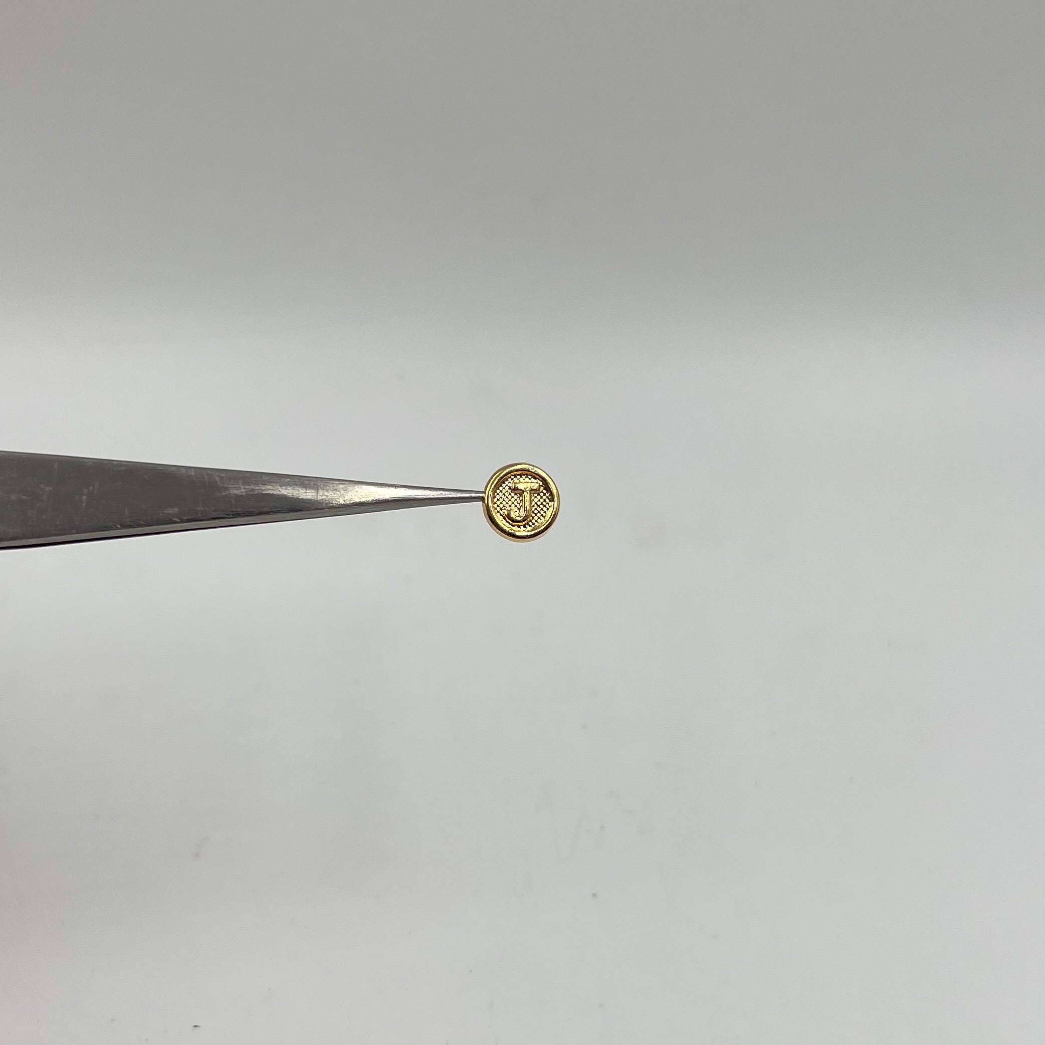 HERRAJE LETRA J TAMBOR ORO AMARILLO 18K 0,33 GR / 0,8 CM