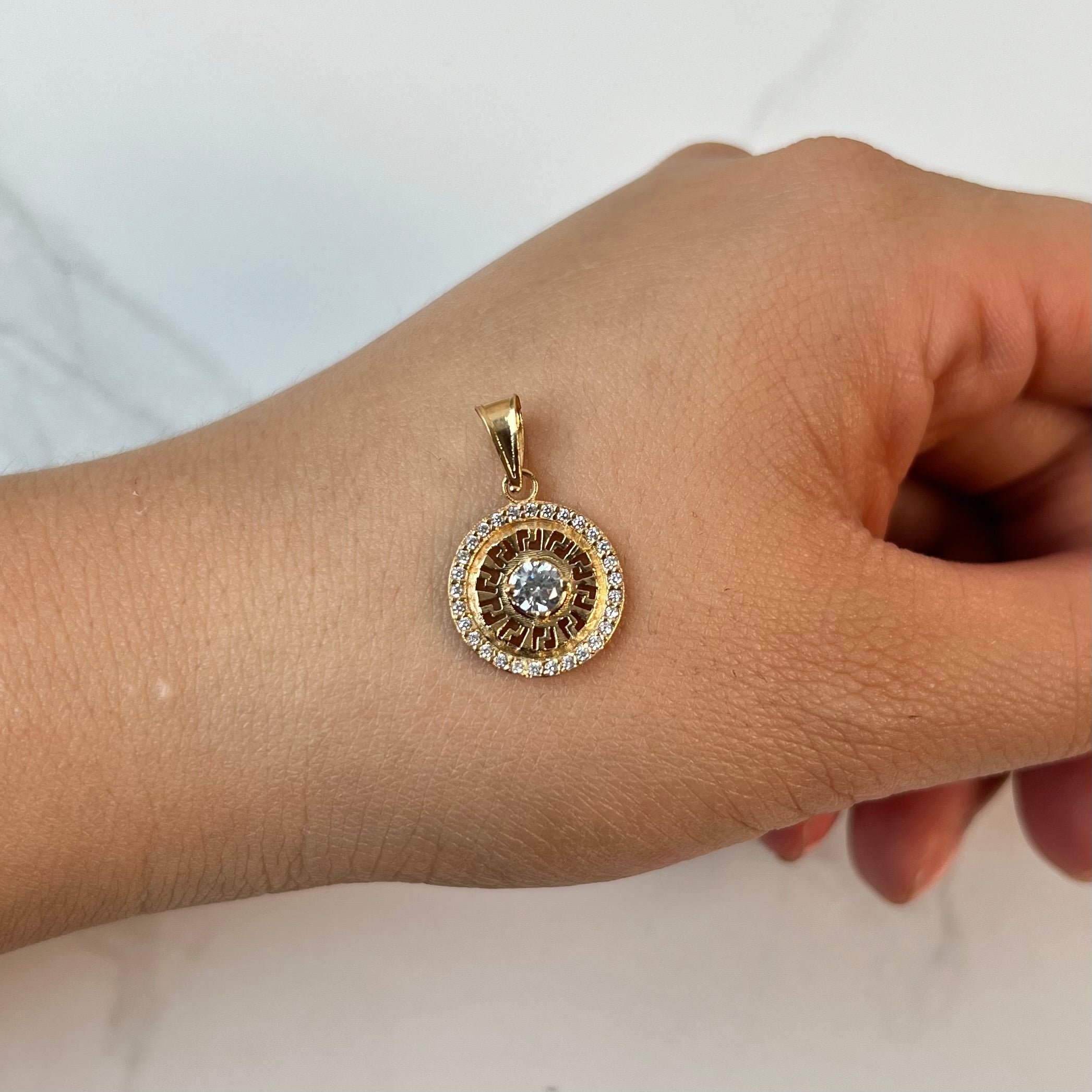 DIJE CIRCULO VC ORO AMARILLO 18K 1,96 GR / 14 MM / 1,6 CM