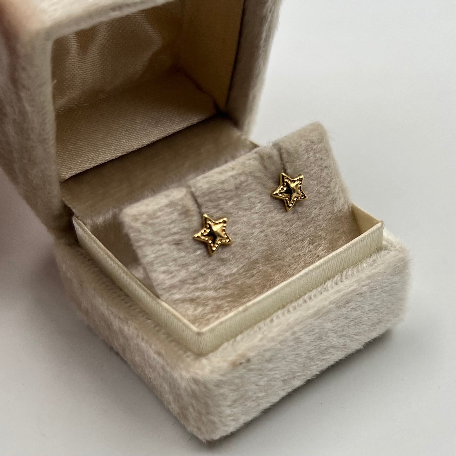 TOPOS ESTRELLA  ORO AMARILLO 18K 0,52 GR / 6 MM