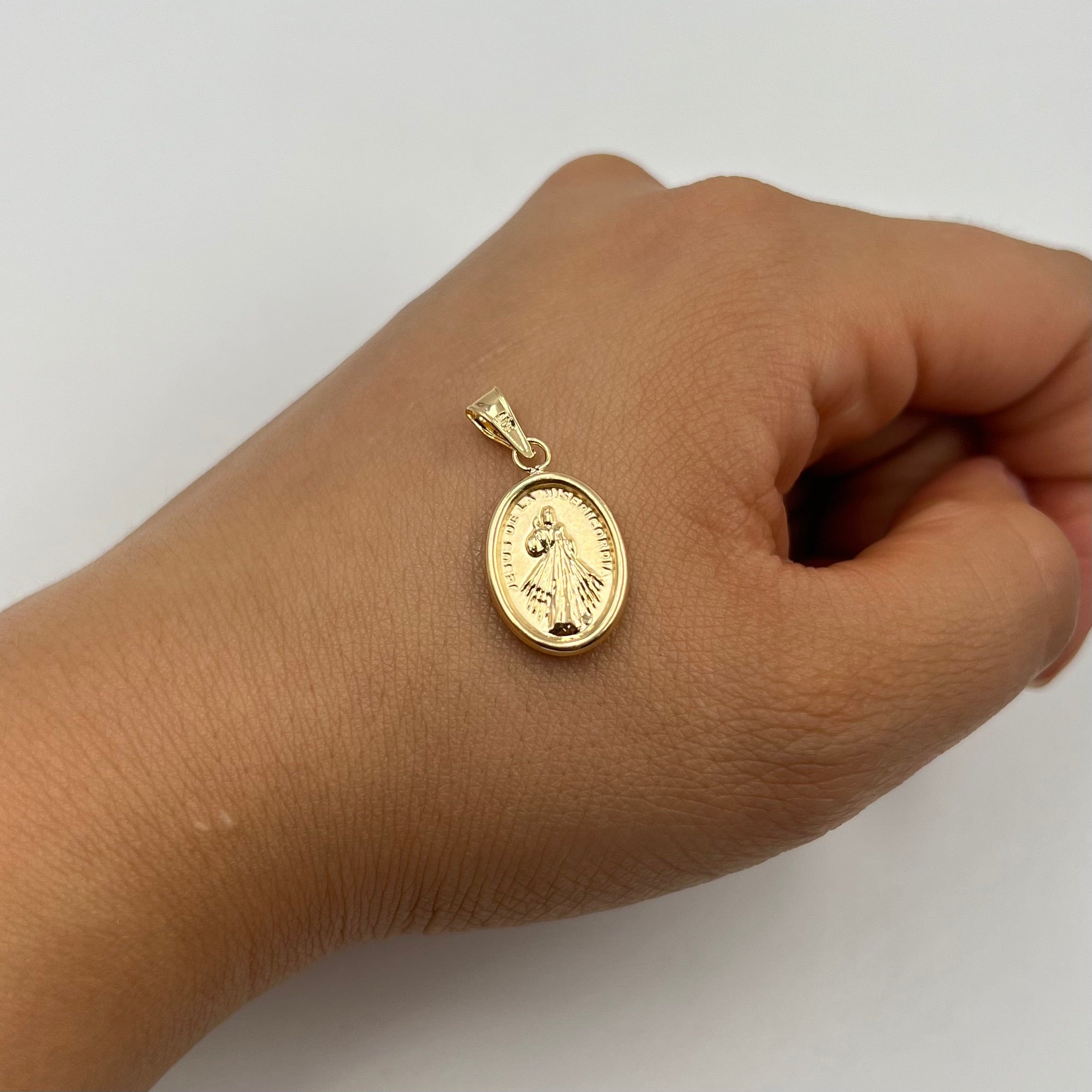 DIJE JESUS DE LA MISERICORDIA ORO AMARILLO 18K 0,98 GR / 12 MM / 1,95 CM