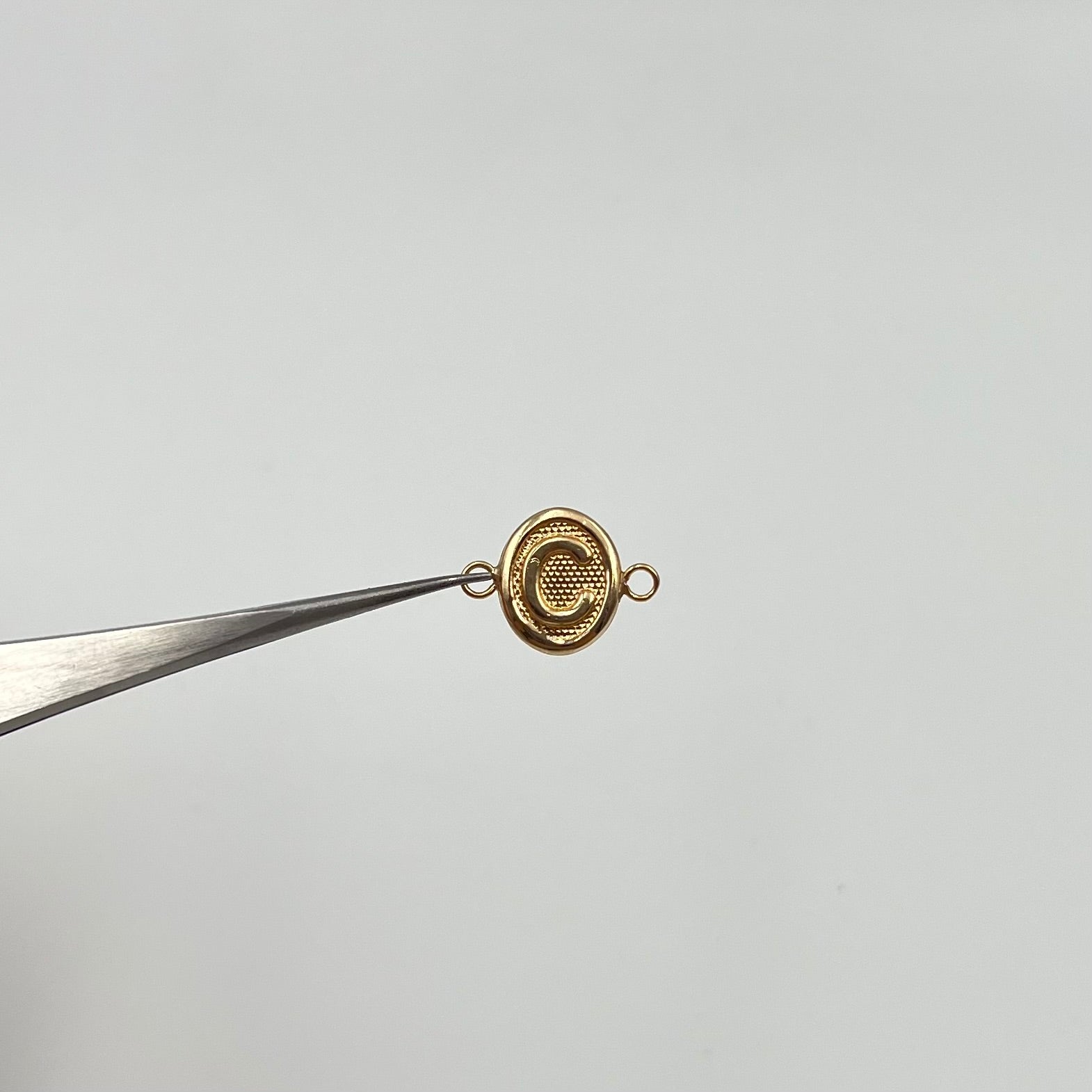 HERRAJE LETRA C ORO AMARILLO 18K 0,46 GR / 1,5 CM