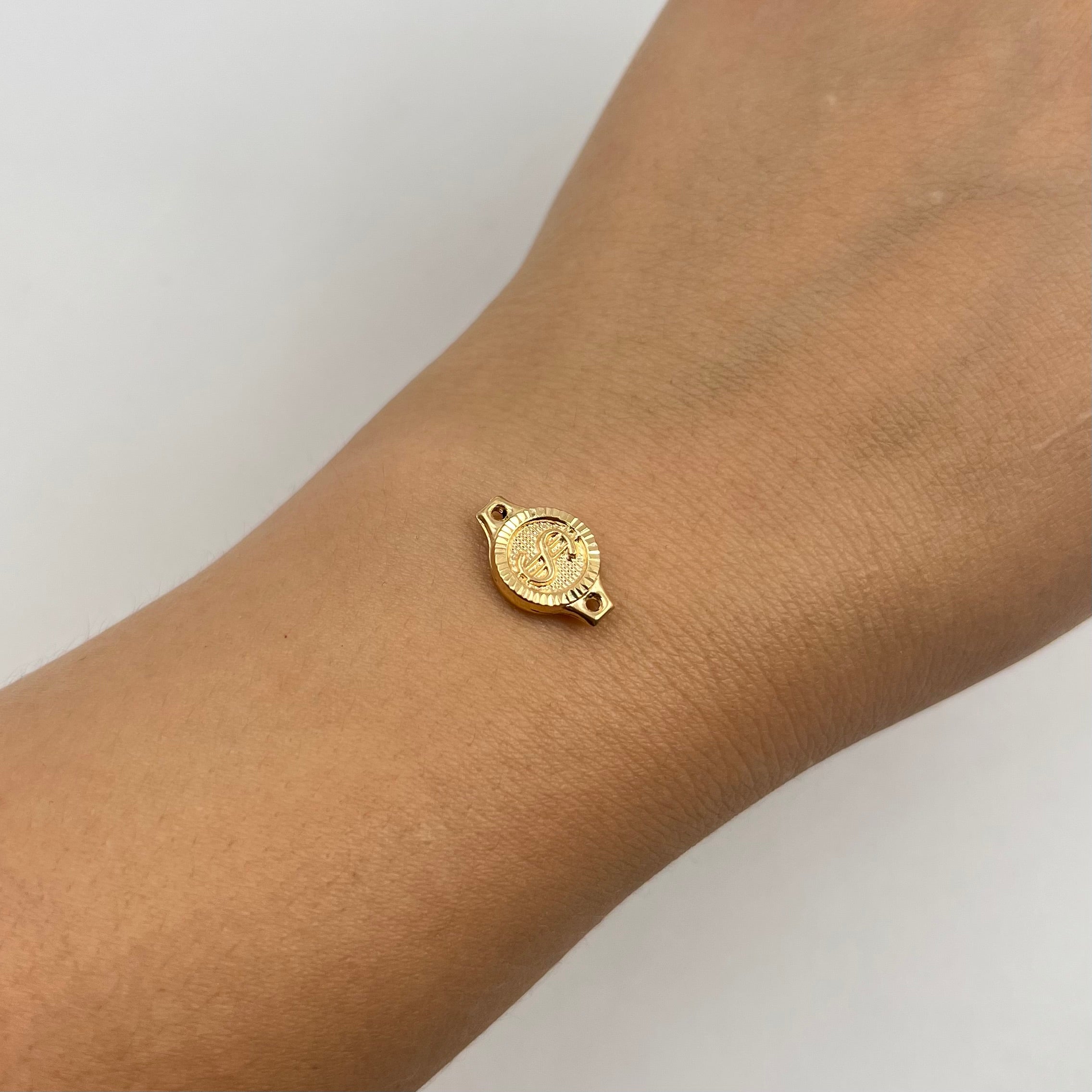 HERRAJE SIGNO PESO BORDE DIAMANTADO  ORO AMARILLO 18K 0,66 GR / 1,4 CM