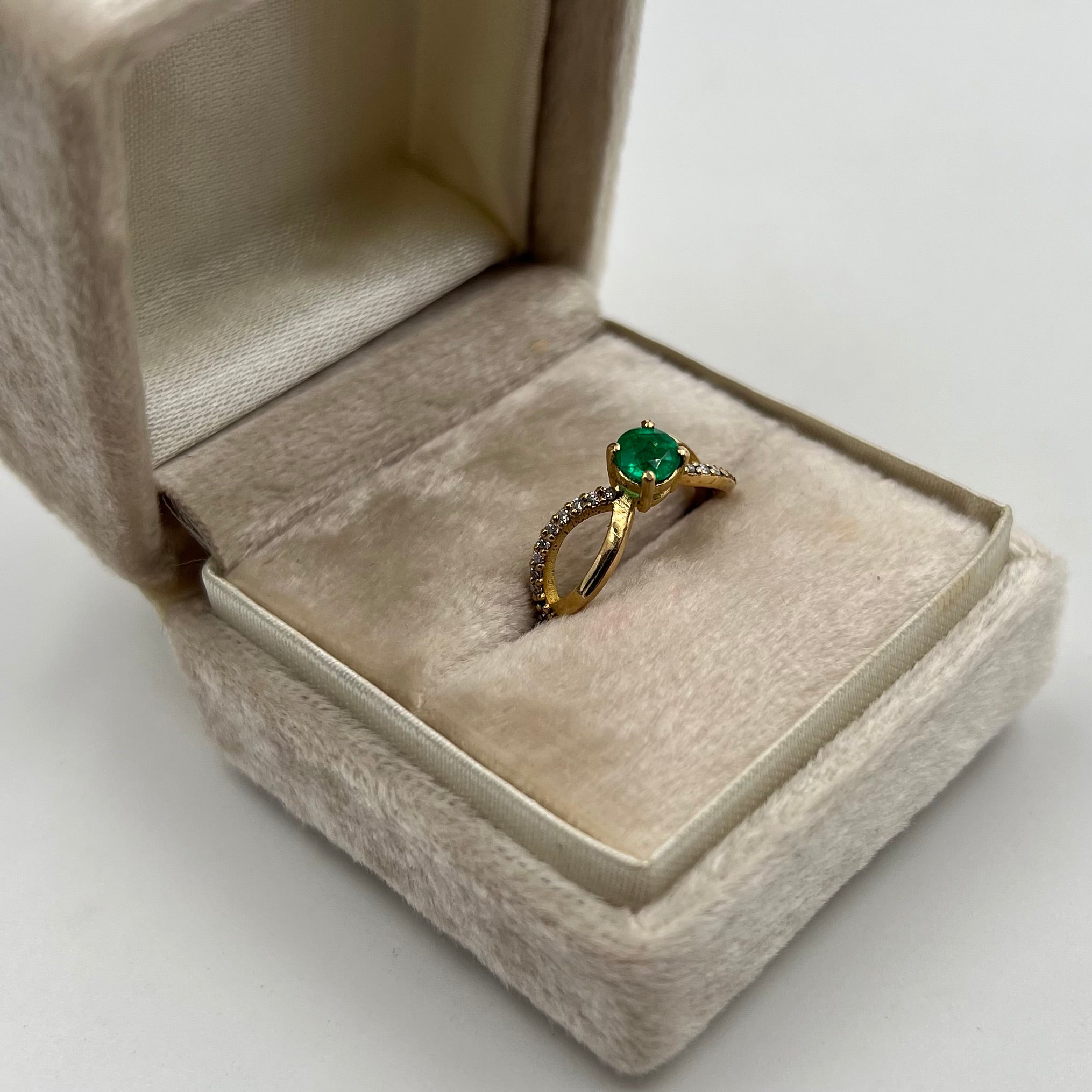 ANILLO COMPROMISO ESMERALDA 0,80 CT ORO AMARILLO 18K / TALLA 6 / 2,48 GR (JOYA)