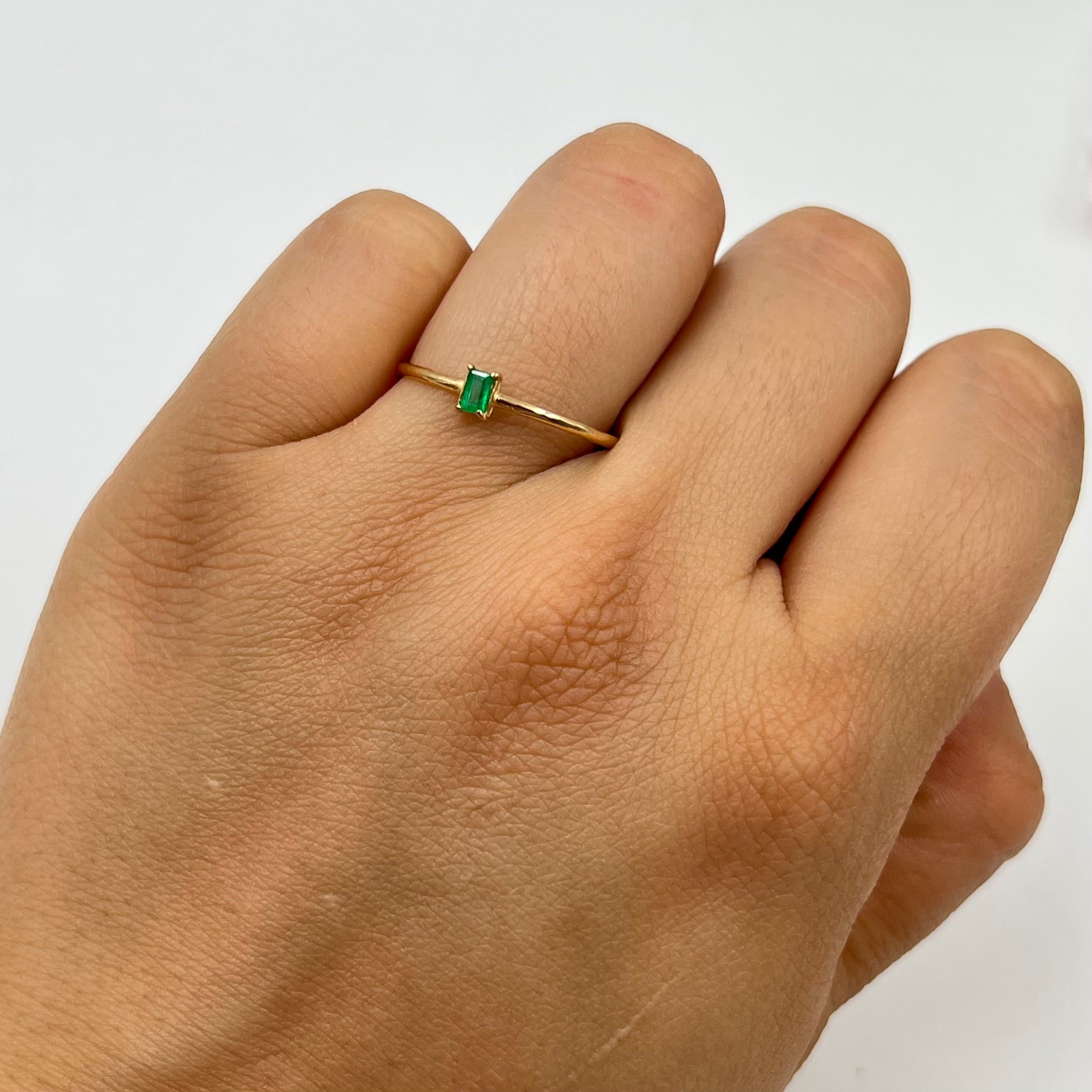 ANILLO SOLITARIO ESMERALDA 10 CT ORO AMARILLO 18K / TALLA 7  / 1,06GR (JOYA)