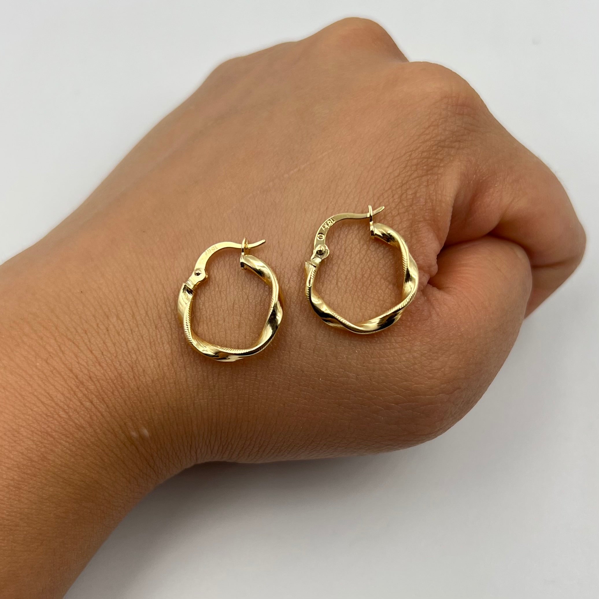 CANDONGA ENTORCHADA ORO AMARILLO 18K 1,3 GR / 1,8 CM