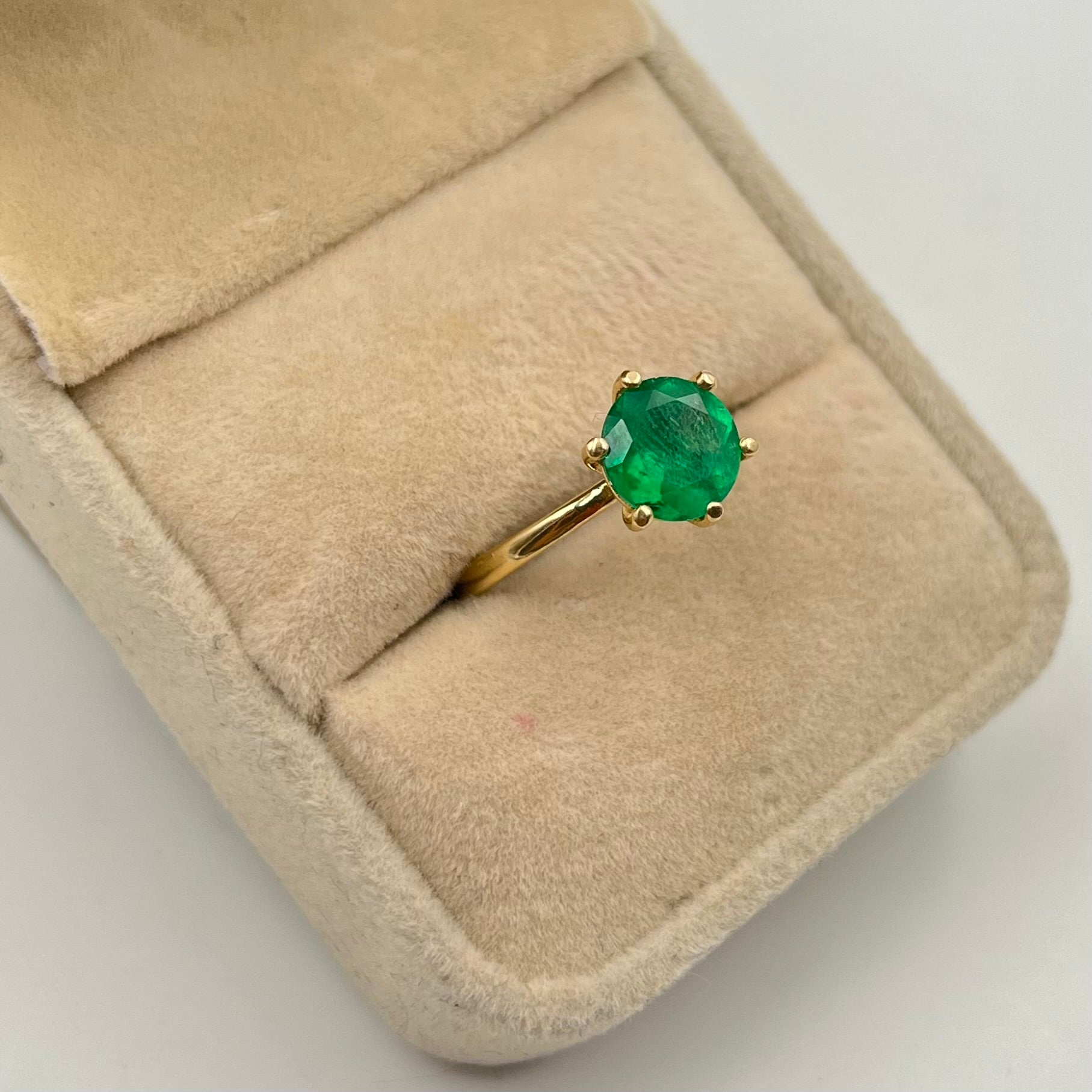 ANILLO ESMERALDA 1.84 CT ORO AMARILLO 18K / TALLA 8 / 3,63 GR