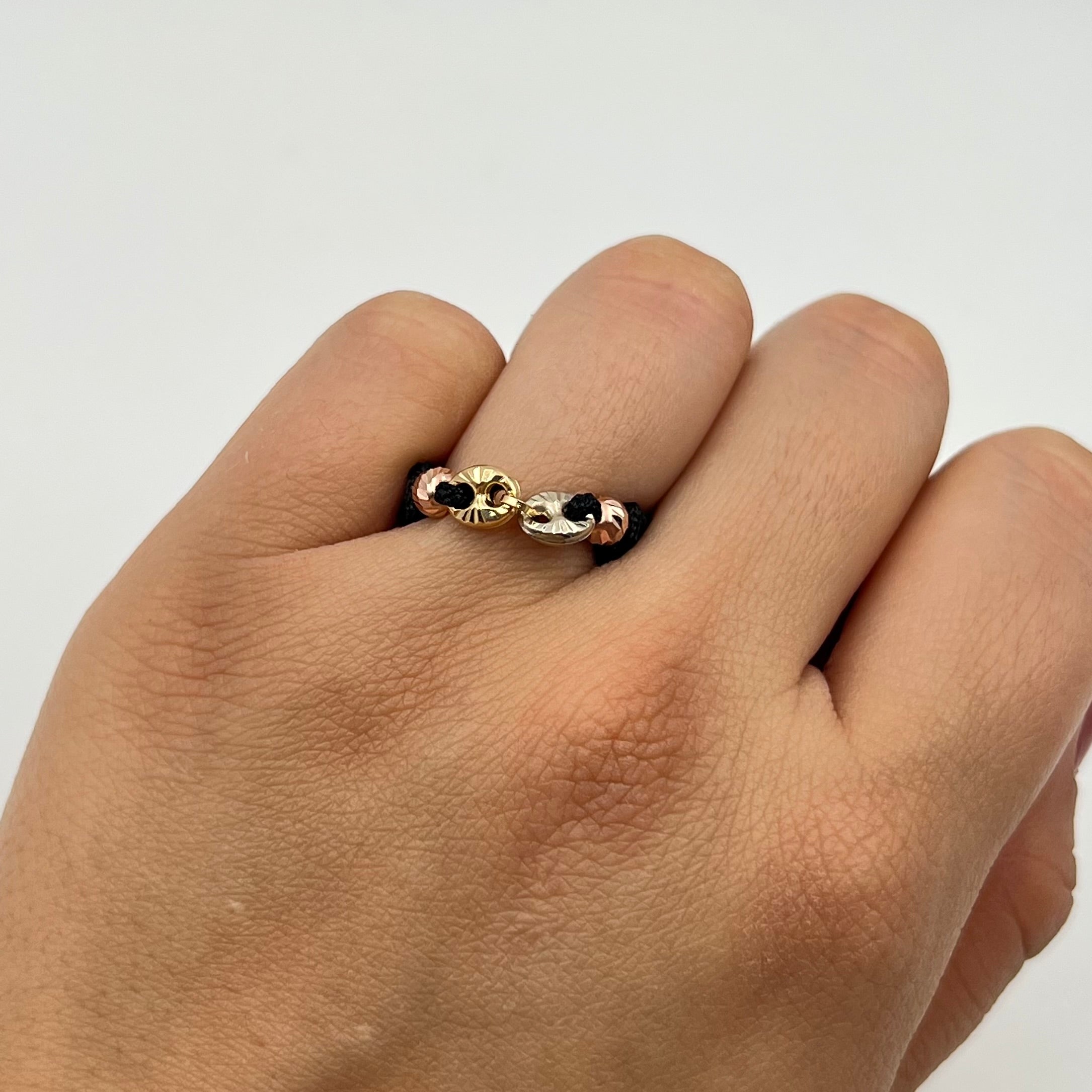 ANILLO TEJIDO GRADUABLE NEGRO / HERRAJE GC / BOLA 4MM DIAMANTADO ORO ROSA