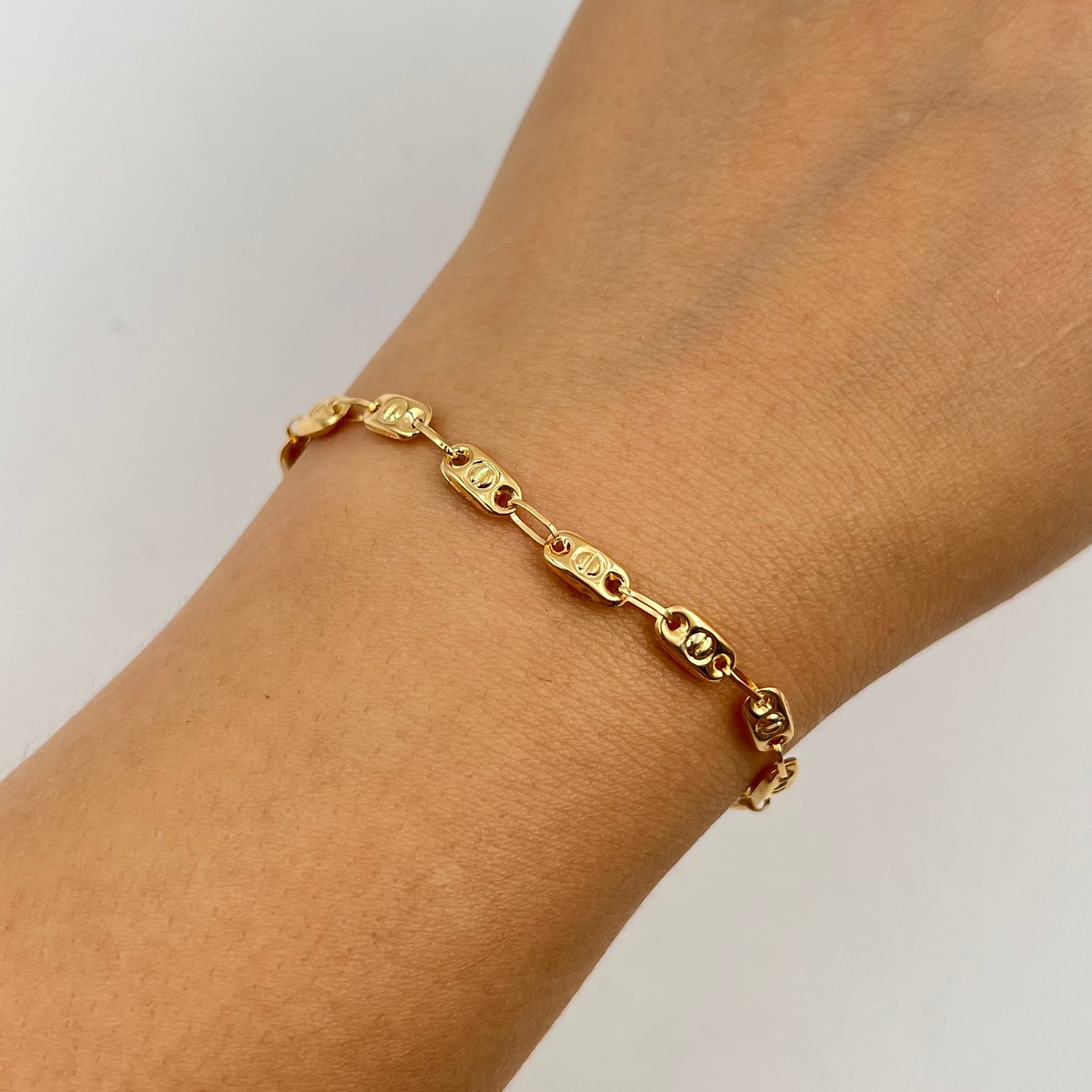 PULSO RUSTICO CT ORO AMARILLO 18K 2,52 GR / 4 MM / 18 CM