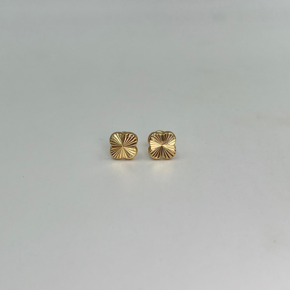 TOPOS TREBOL DIAMANTADO ORO AMARILLO 18K 1,17 GR / 10 MM