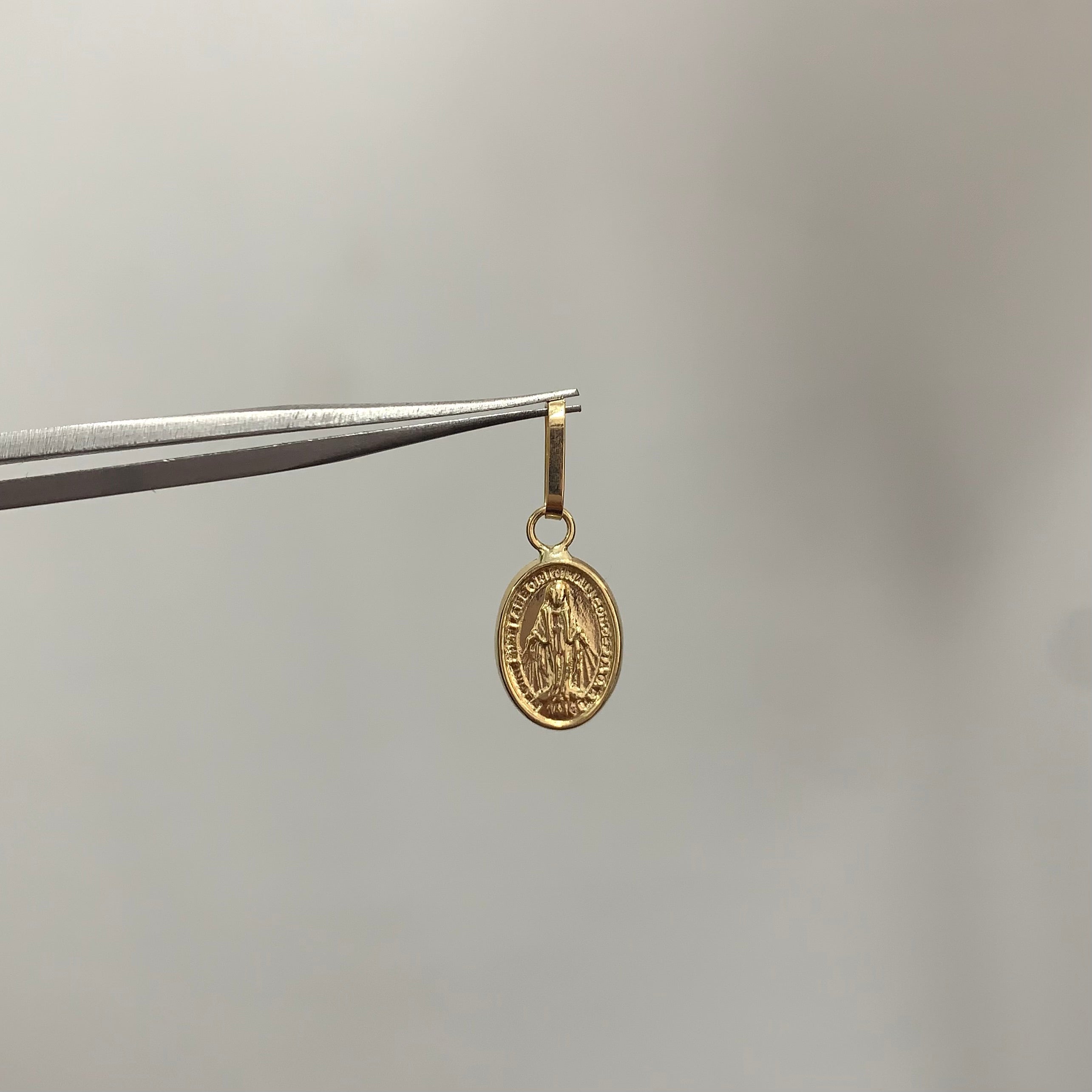 DIJE VIRGEN MILAGROSA  ORO AMARILLO 18K 0,55 GR / 8 MM / 1,4 CM