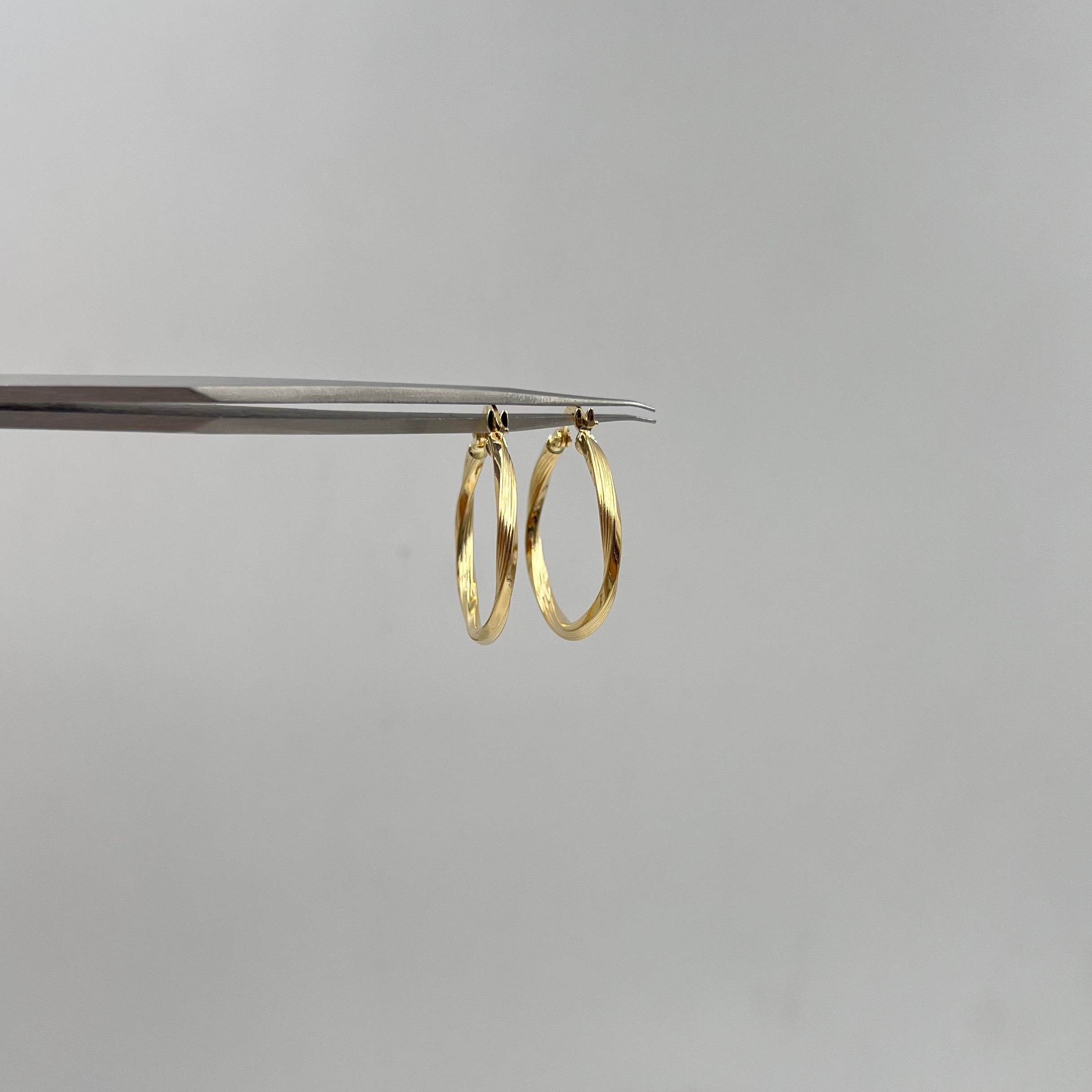 CANDONGA ENTORCHADA RAYADA ORO AMARILLO 18K 1,68 GR / 2,4 CM