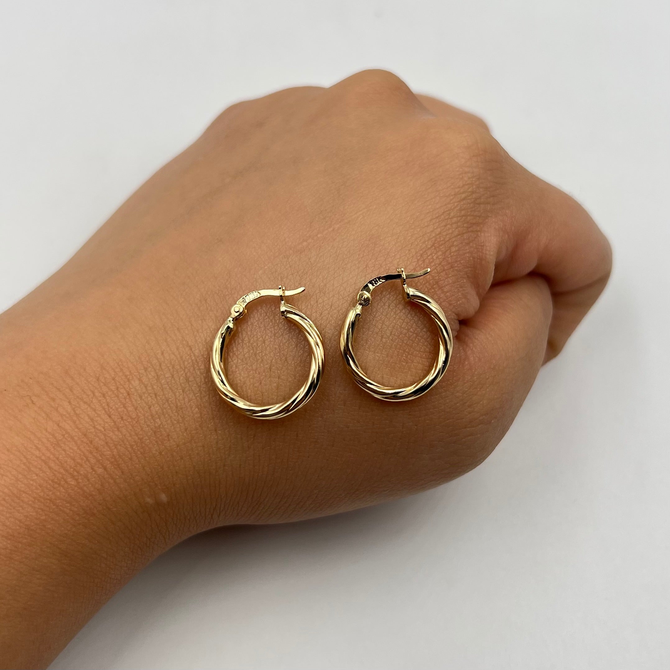 CANDONGA ENTORCHADA ORO AMARILLO 18K 1,31 GR / 1,9 CM