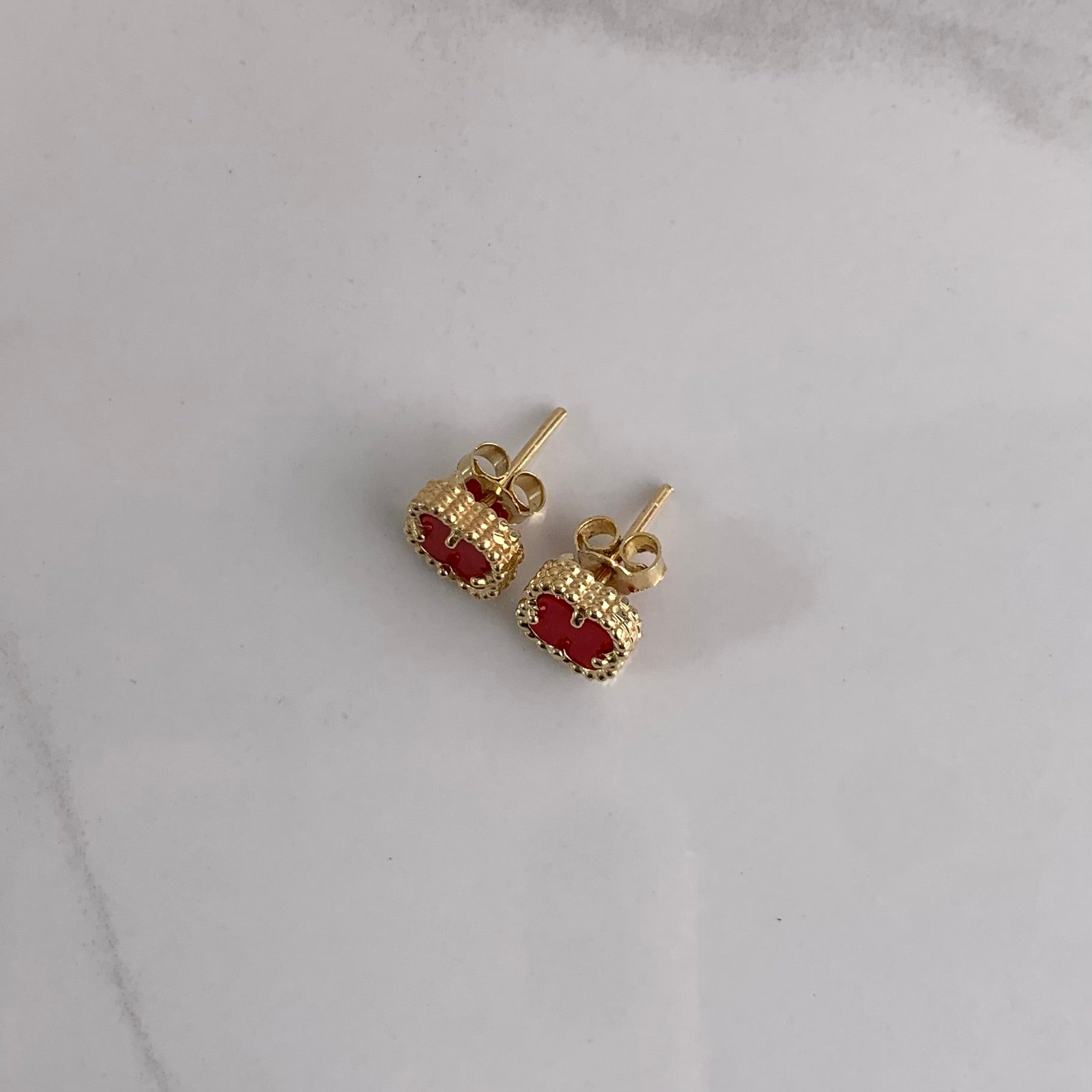 TOPOS TREBOL VYCA ROJOS NAC ORO AMARILLO 18K +1 / 1,9 GR / 8 MM