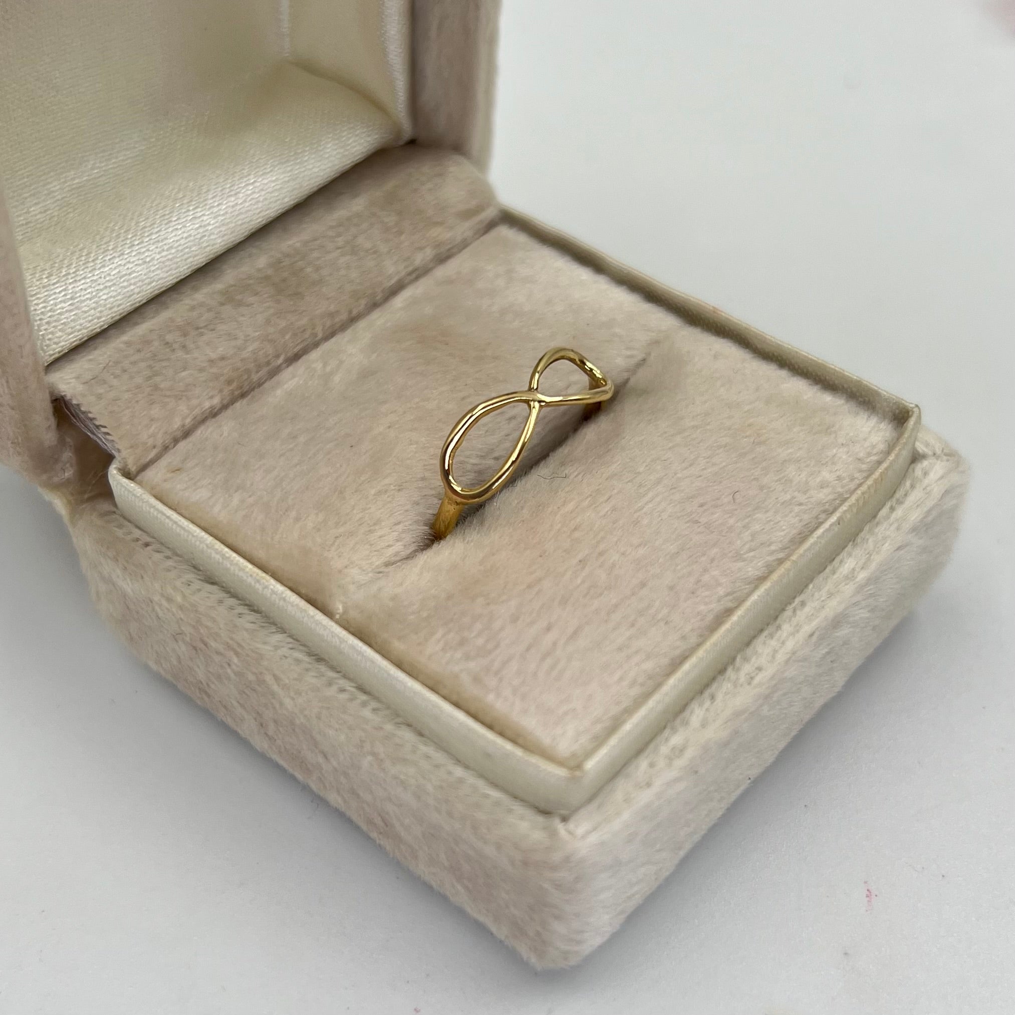 ANILLO INFINITO ORO AMARILLO 18K / TALLA 7/4 / 1,09 GR / 1,7 MM
