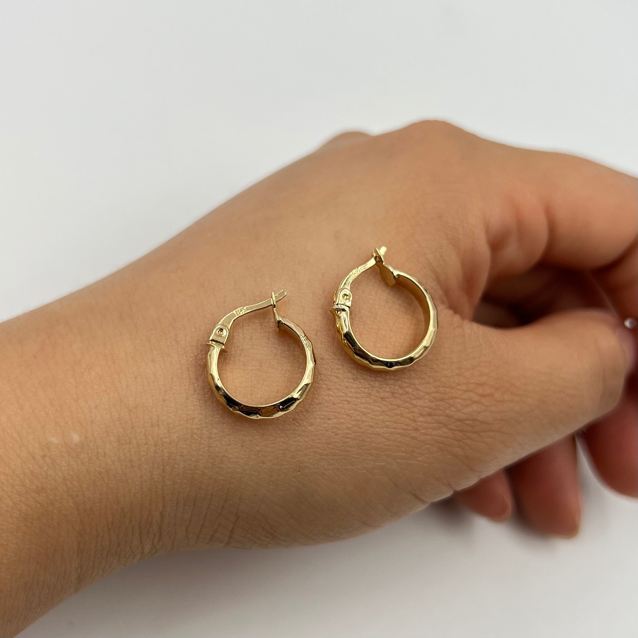 CANDONGA TALLADA  ORO AMARILLO 18K 1,36 GR / 1,5 CM