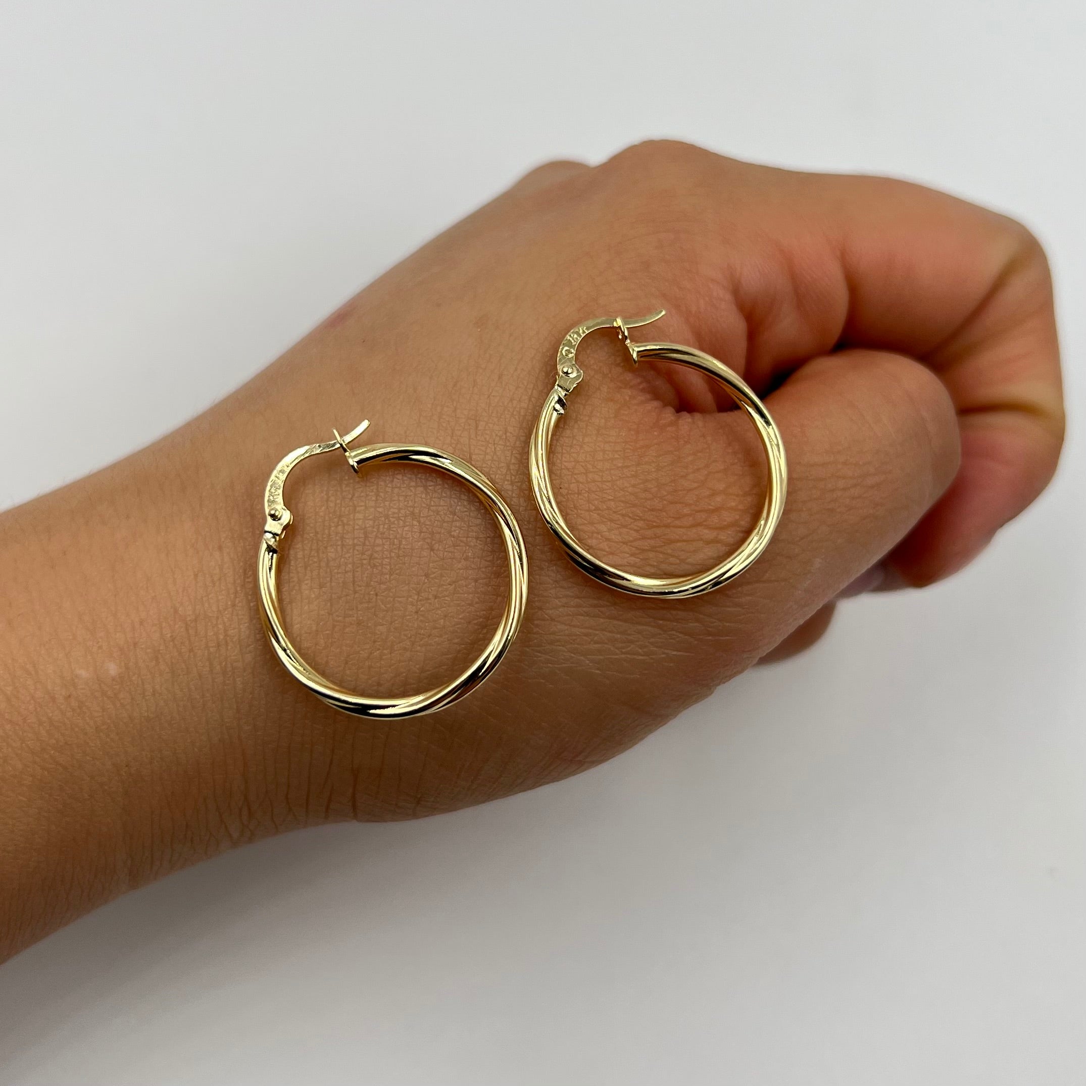 CANDONGA ENTORCHADA ORO AMARILLO 18K 1,37 GR / 2,6 CM