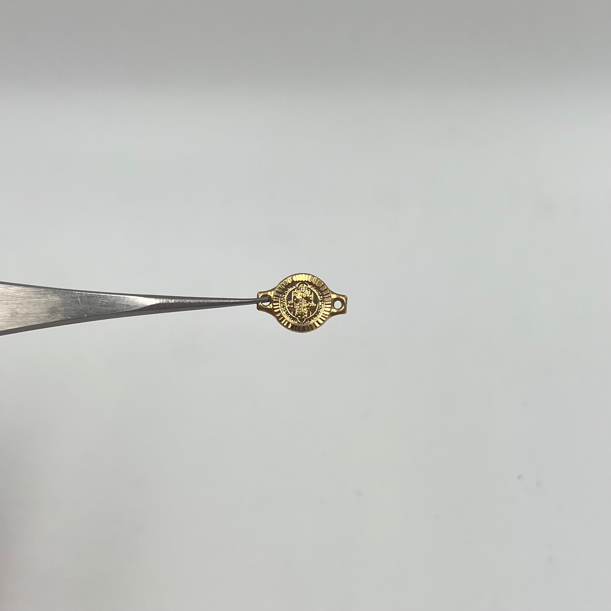 HERRAJE SAN BENITO DIAMANTADO ORO AMARILLO 18K 0,62 GR / 1,4 CM