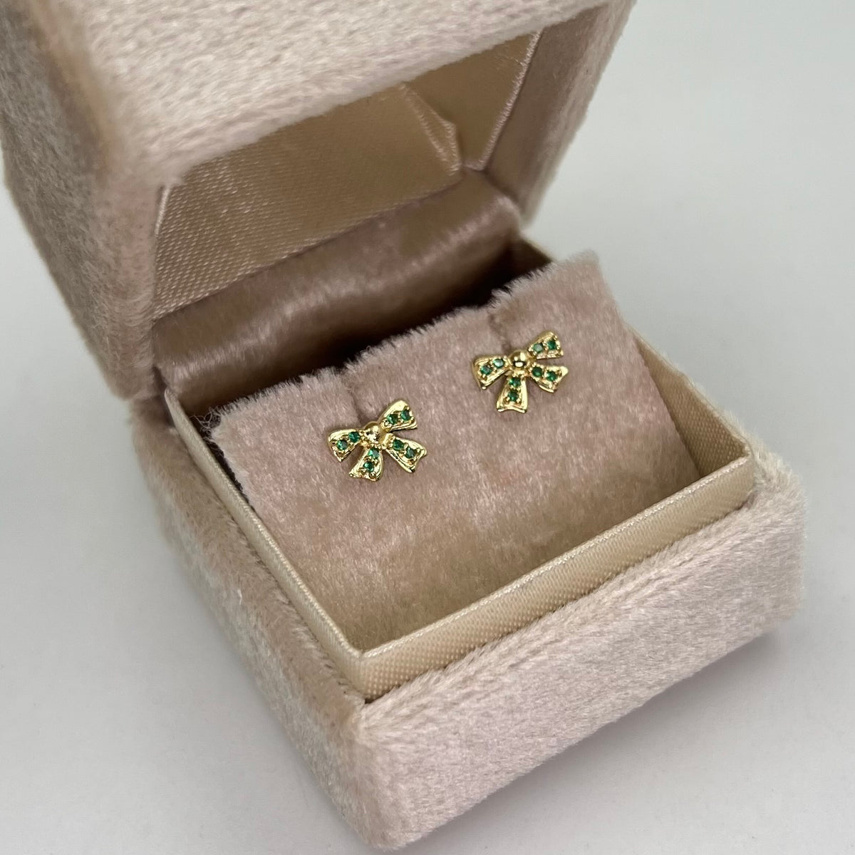 TOPOS MOÑO CIRCONES VERDES ORO AMARILLO 18K 0,93 GR / 7 MM