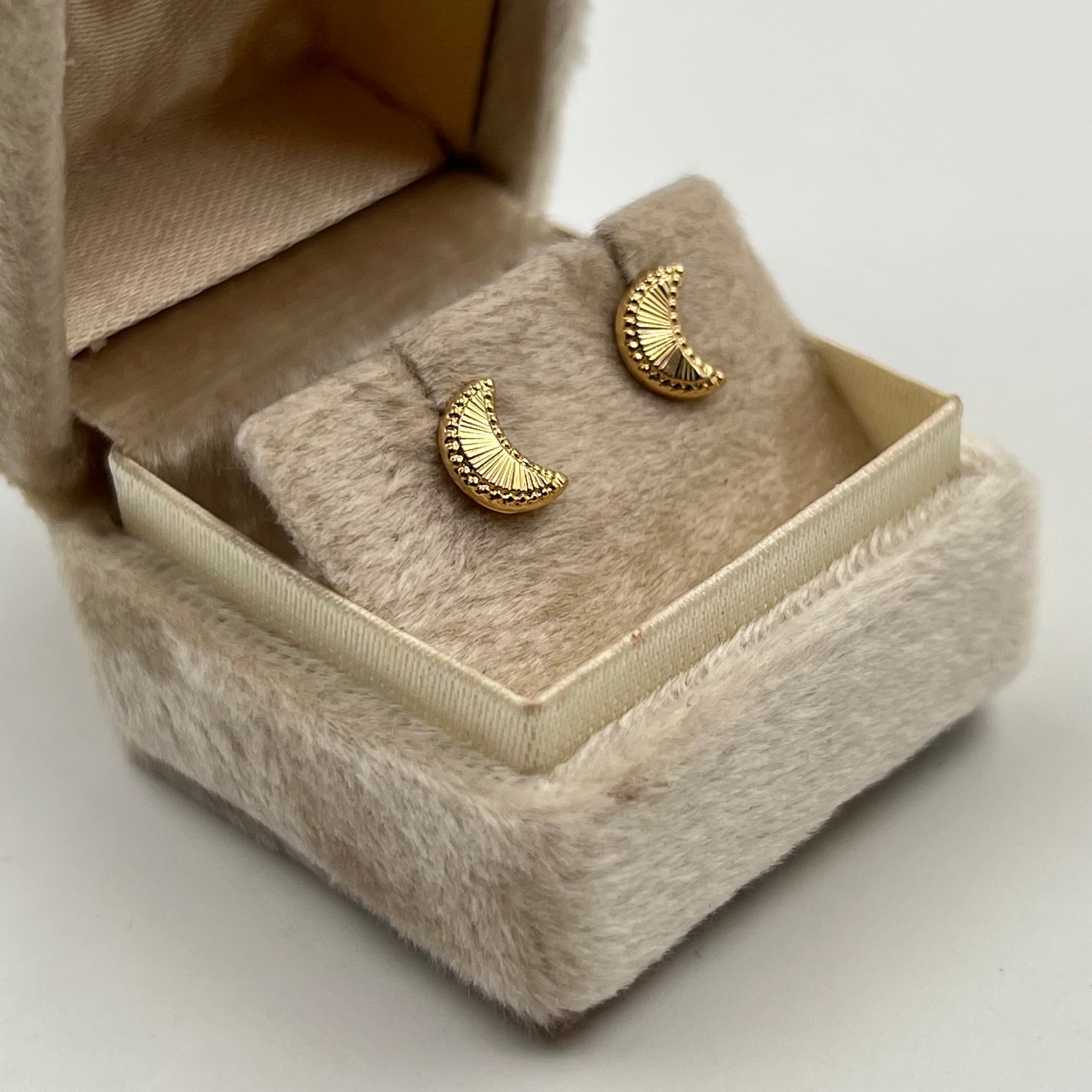 TOPOS LUNA DIAMANTADA CON CADENA  ORO AMARILLO 18K 0,77 GR / 8 MM