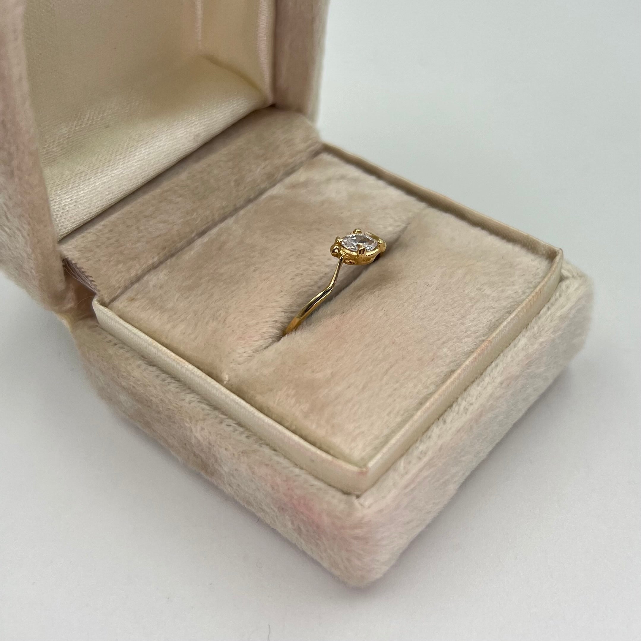 ANILLO CIRCON BLANCO MARQUIZ ORO AMARILLO 18K / TALLA 7/3/4 / 1,26 GR / 1,18 MM