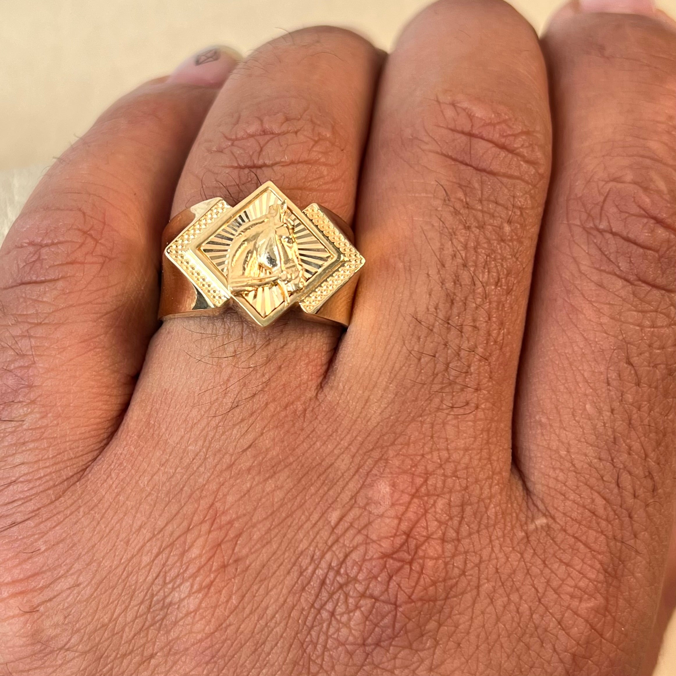 ANILLO CABALLO ORO AMARILLO 18K / TALLA 10 / 5,87 GR / 7,8 MM