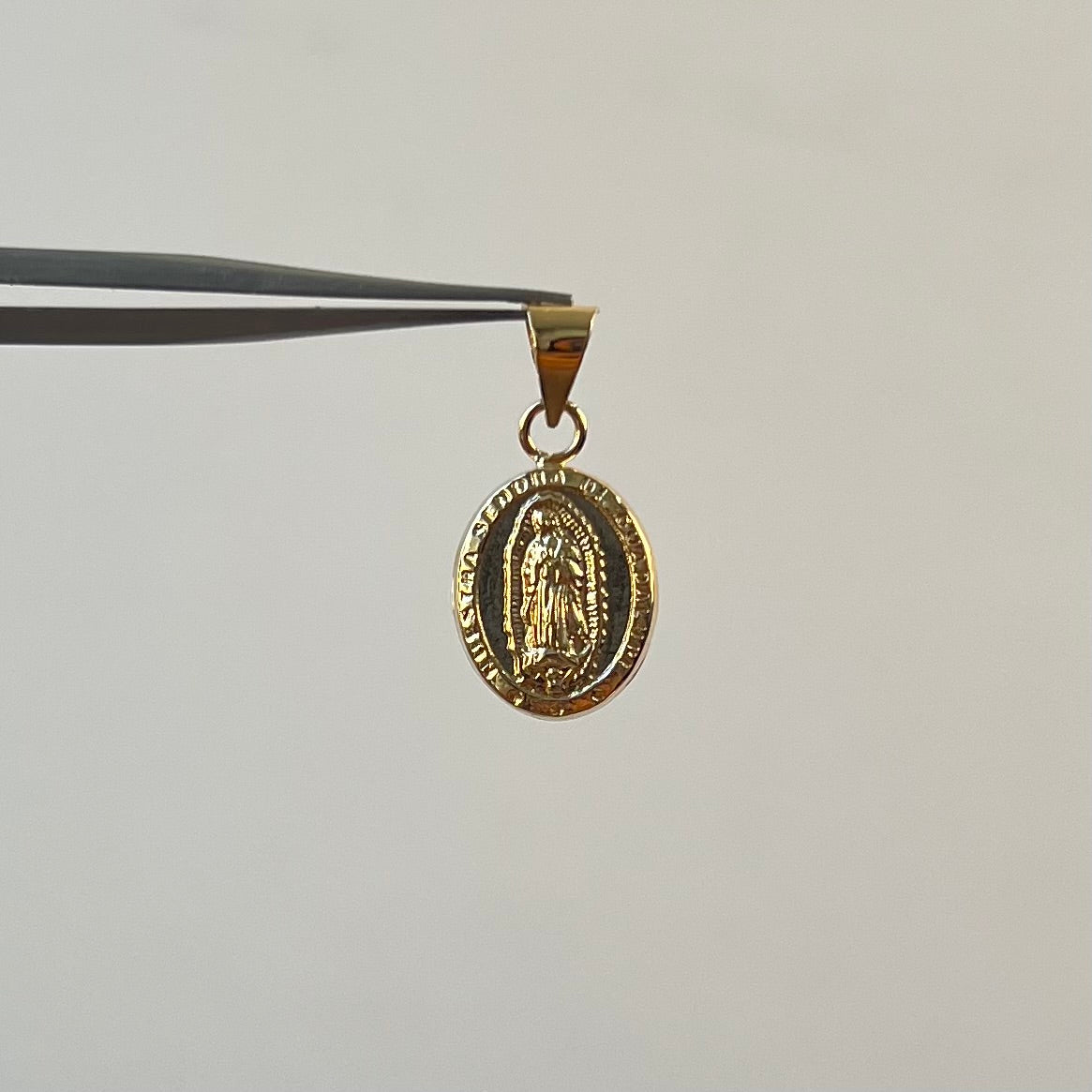 DIJE VIRGEN DE GUADALUPE  ORO AMARILLO 18K 0,68 GR / 9 MM / 1,5 CM