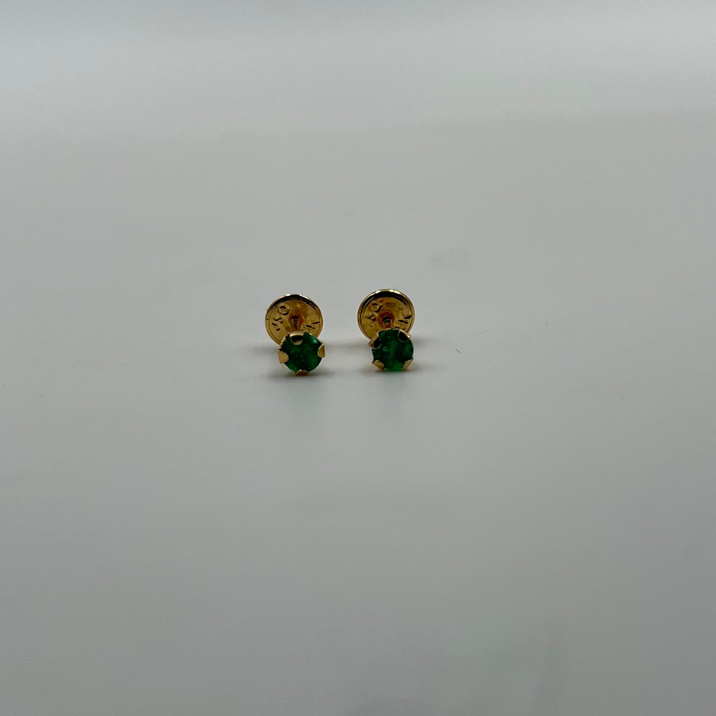 TOPOS ESMERALDA / 0.40 PTS ORO AMARILLO 18K / 4 MM (JOYA)