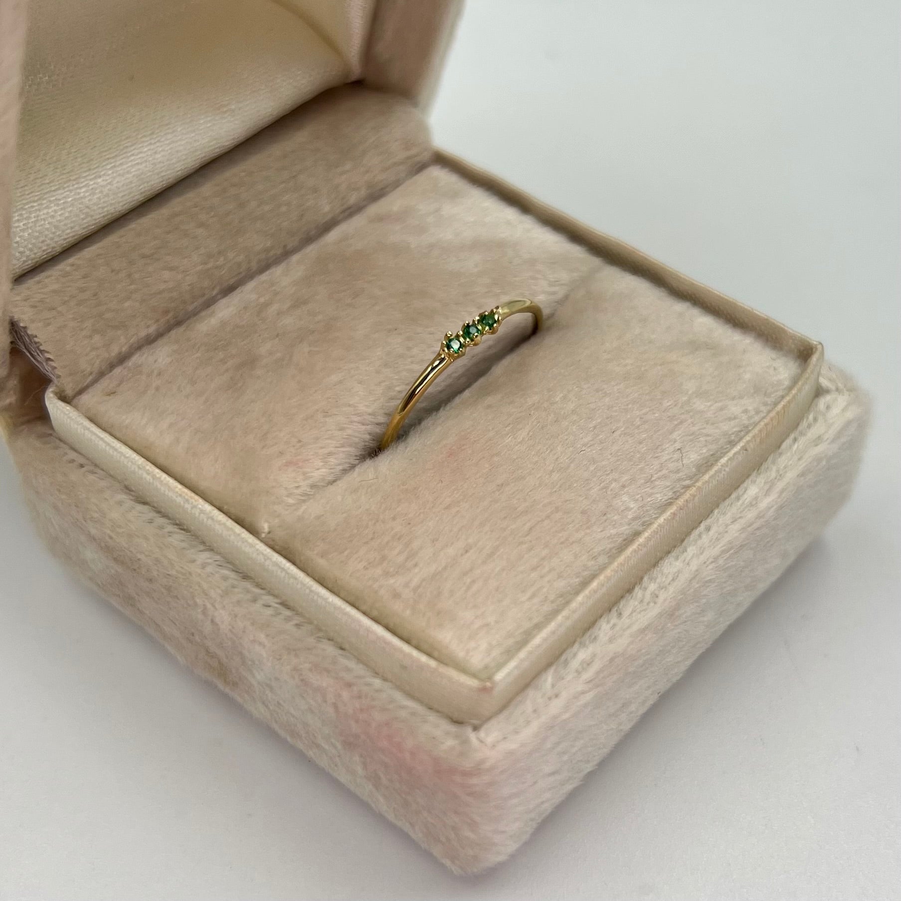 ANILLO CIRCON VERDE TRIO ORO AMARILLO 18K / TALLA 8 / 0,63 GR / 1,3 MM