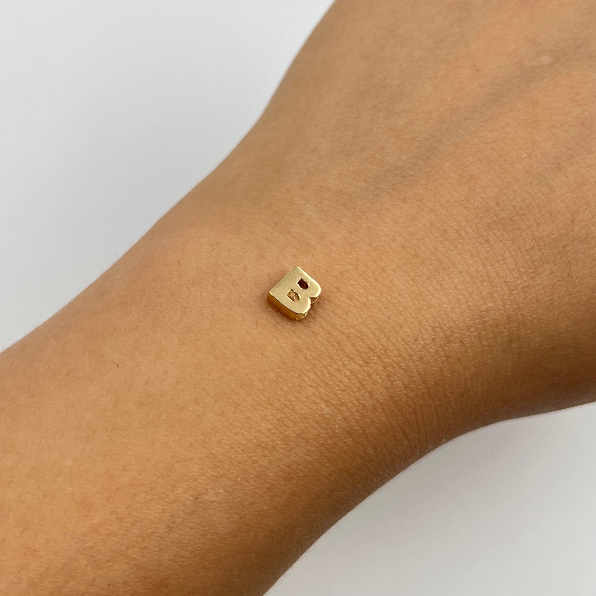 HERRAJE LETRA B ORO AMARILLO 18K 0,4 GR / 6 CM