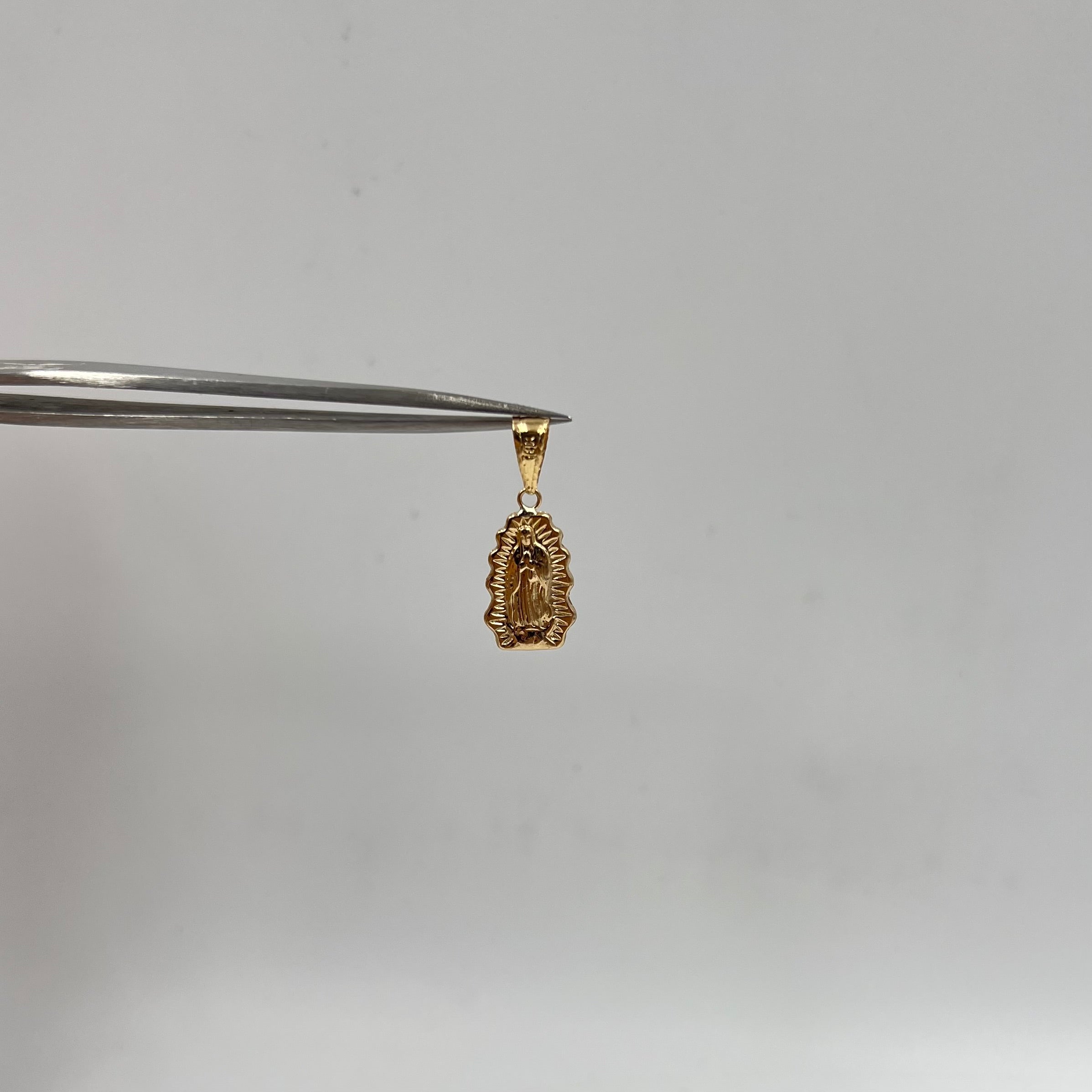 DIJE VIRGEN DE GUADALUPE SILUETA  ORO AMARILLO 18K 0,65 GR / 10 MM / 1,5CM