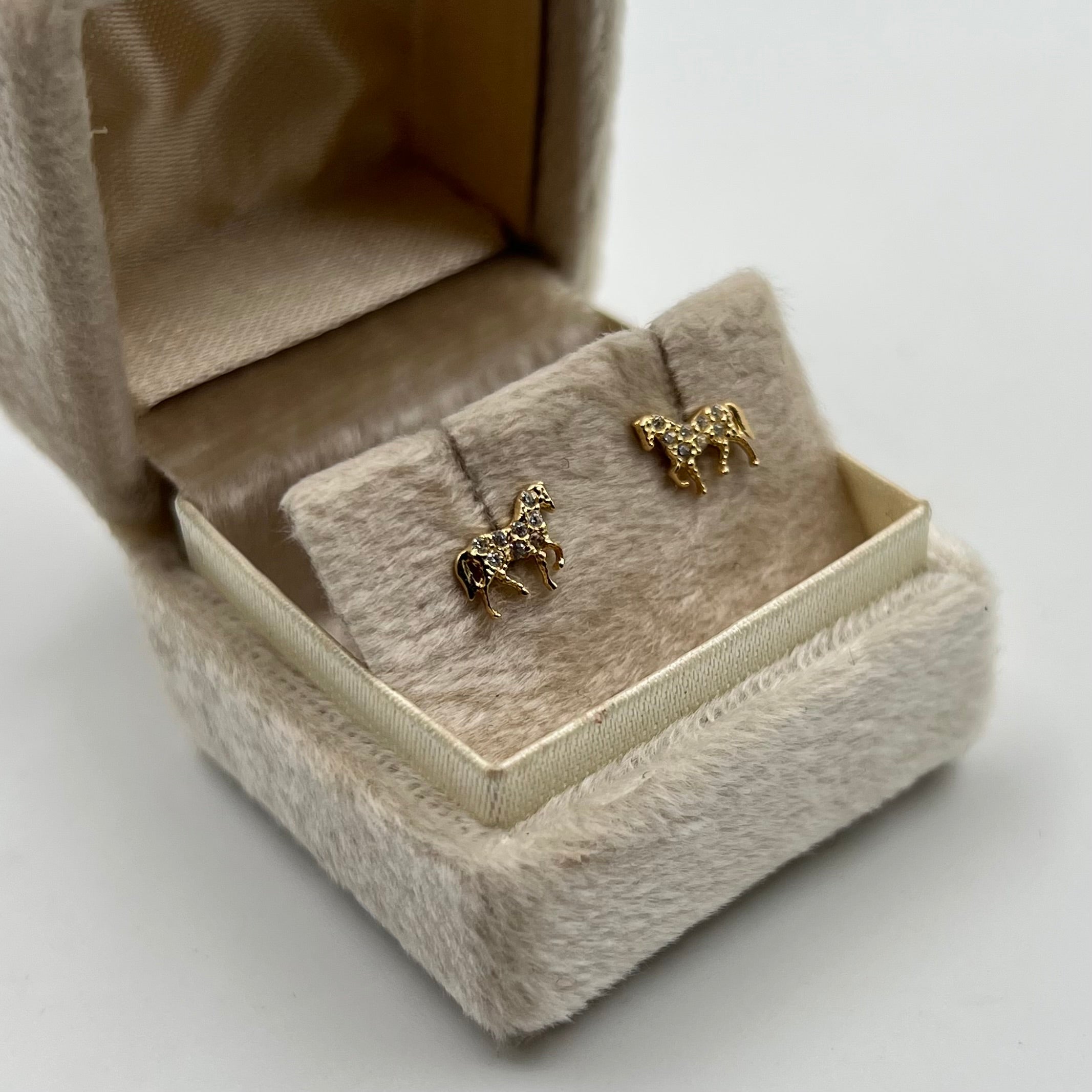 TOPOS CABALLO CON CIRCONES  ORO AMARILLO 18K 0,87 GR / 6 MM