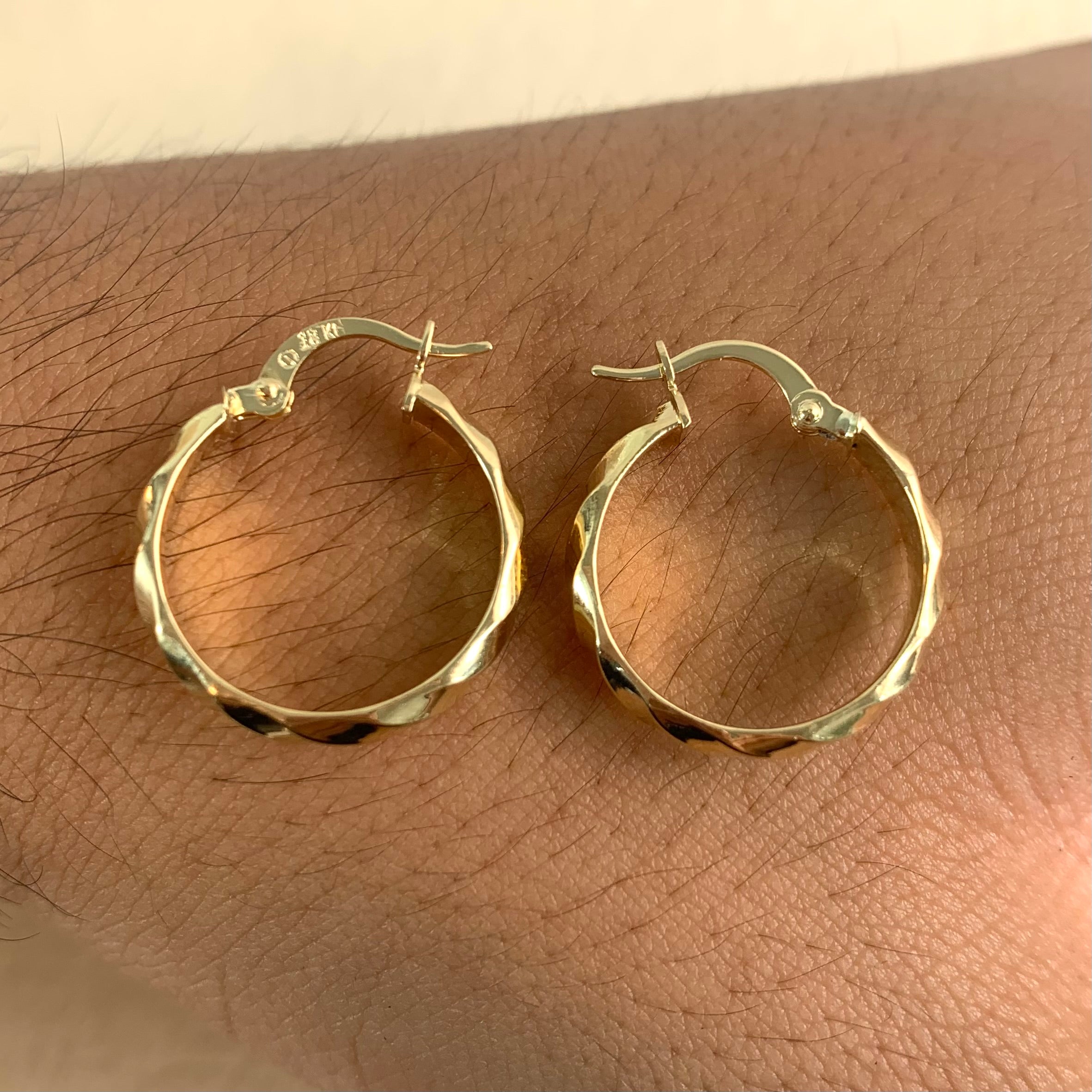 CANDONGA TEXTURA  ORO AMARILLO 18K 1,85 GR / 2,2 CM