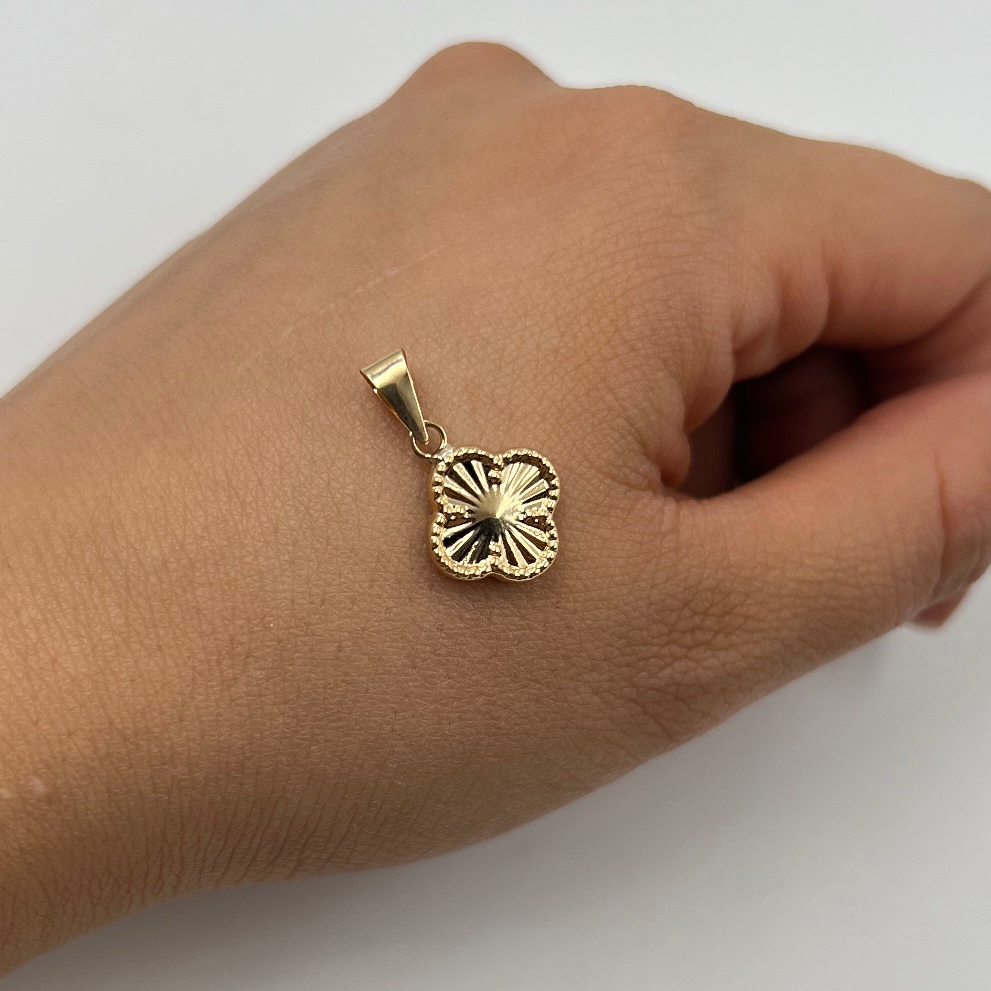 DIJE TREBOL  ORO AMARILLO 18K 0,7 GR / 12 MM / 1,5 CM