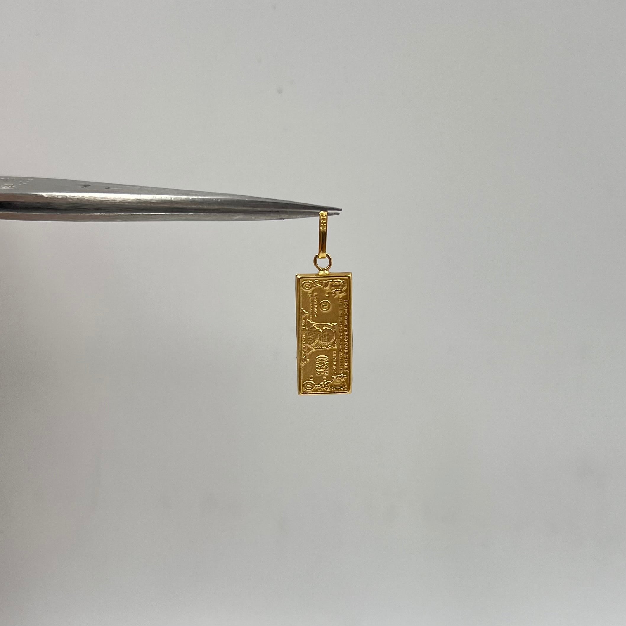 DIJE DOLAR  ORO AMARILLO 18K 1,1 GR / 9 MM / 2,4 CM