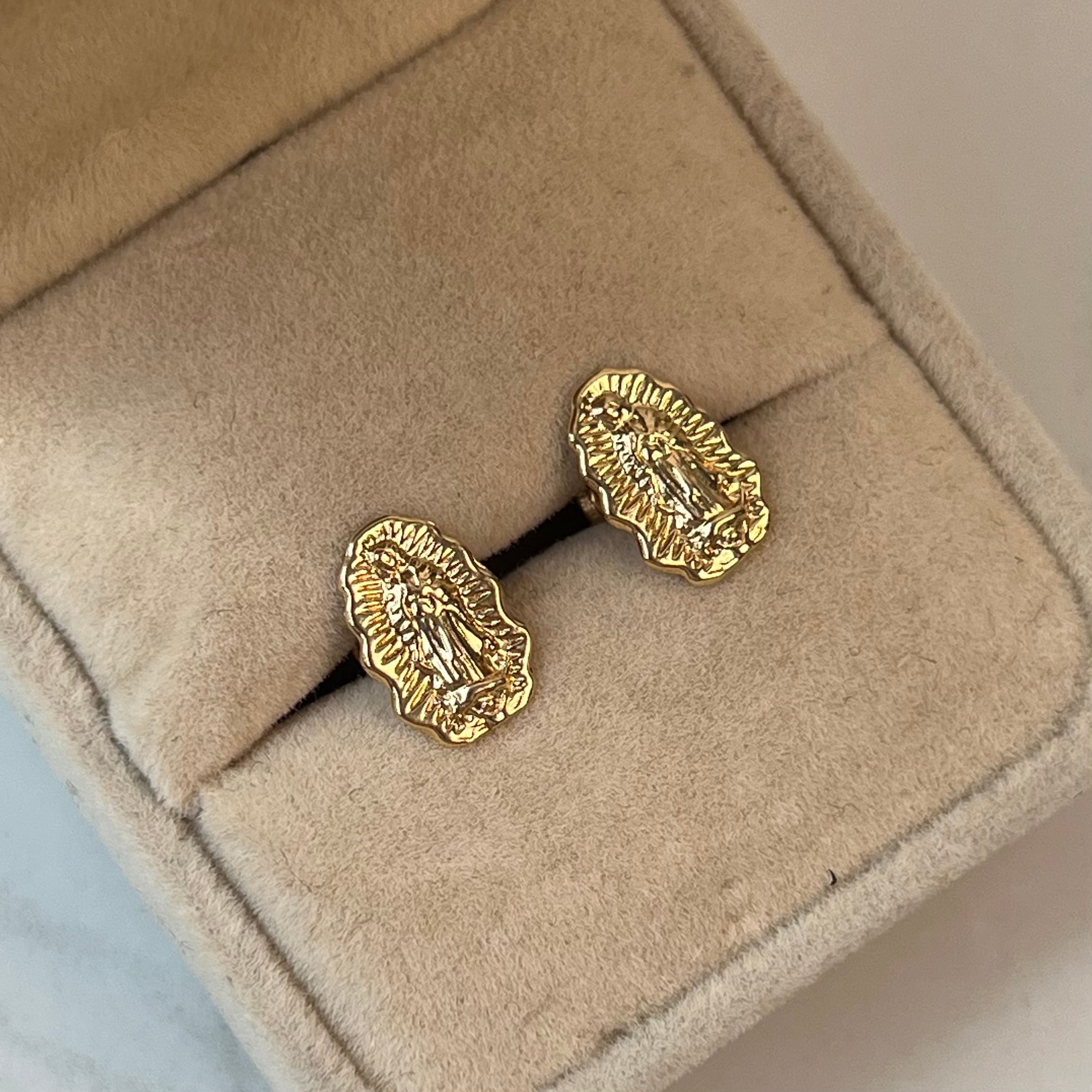 TOPOS VIRGEN  SILUETA ORO AMARILLO 18K 1 GR / 8 MM