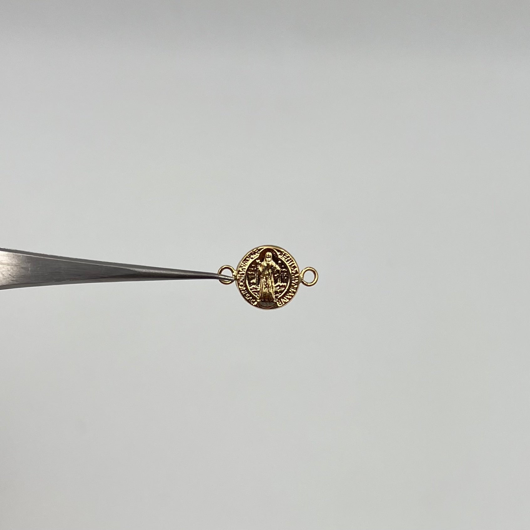 HERRAJE SAN BENITO  ORO AMARILLO 18K 0,45 GR / 1,6 CM
