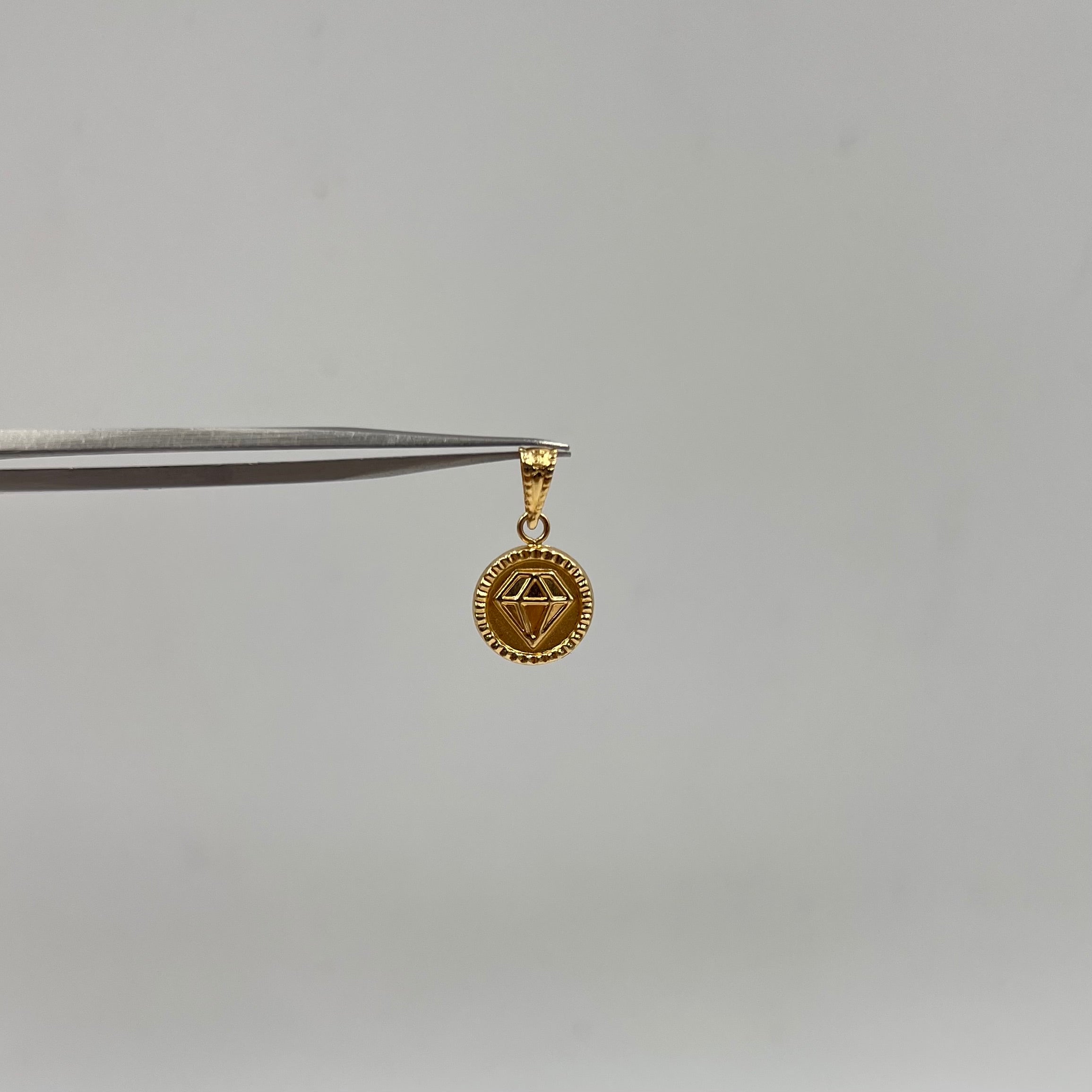DIJE DIAMANTE  ORO AMARILLO 18K 0,61 GR / 10 MM / 1,3 CM