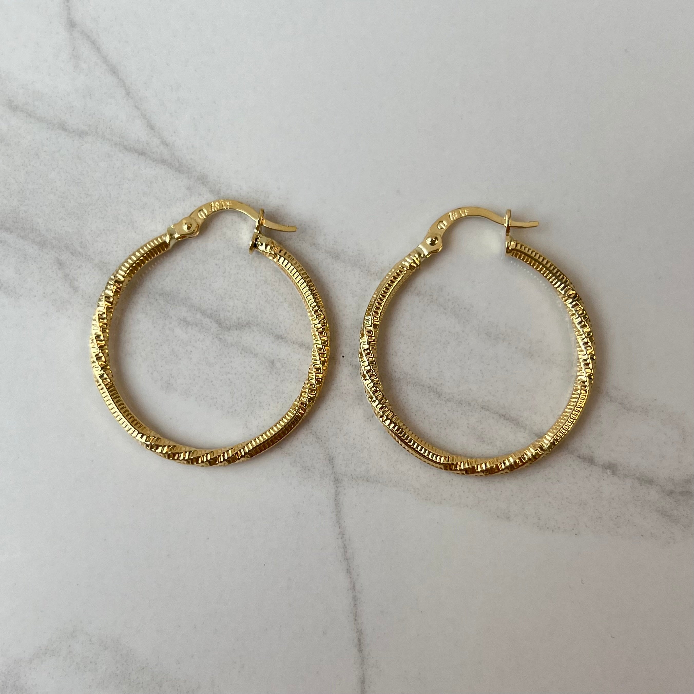 CANDONGA RAYADA ENTORCHADA ORO AMARILLO 18K 1,73 GR / 2,6 CM