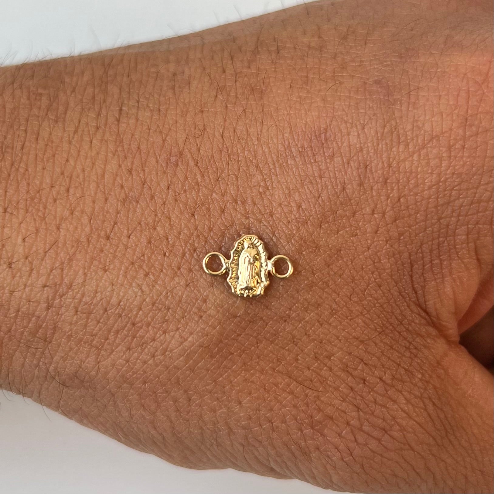 HERRAJE VIRGEN DE GUADALUPE SILUETA ORO AMARILLO 18K 0,28 GR / 1,1 CM