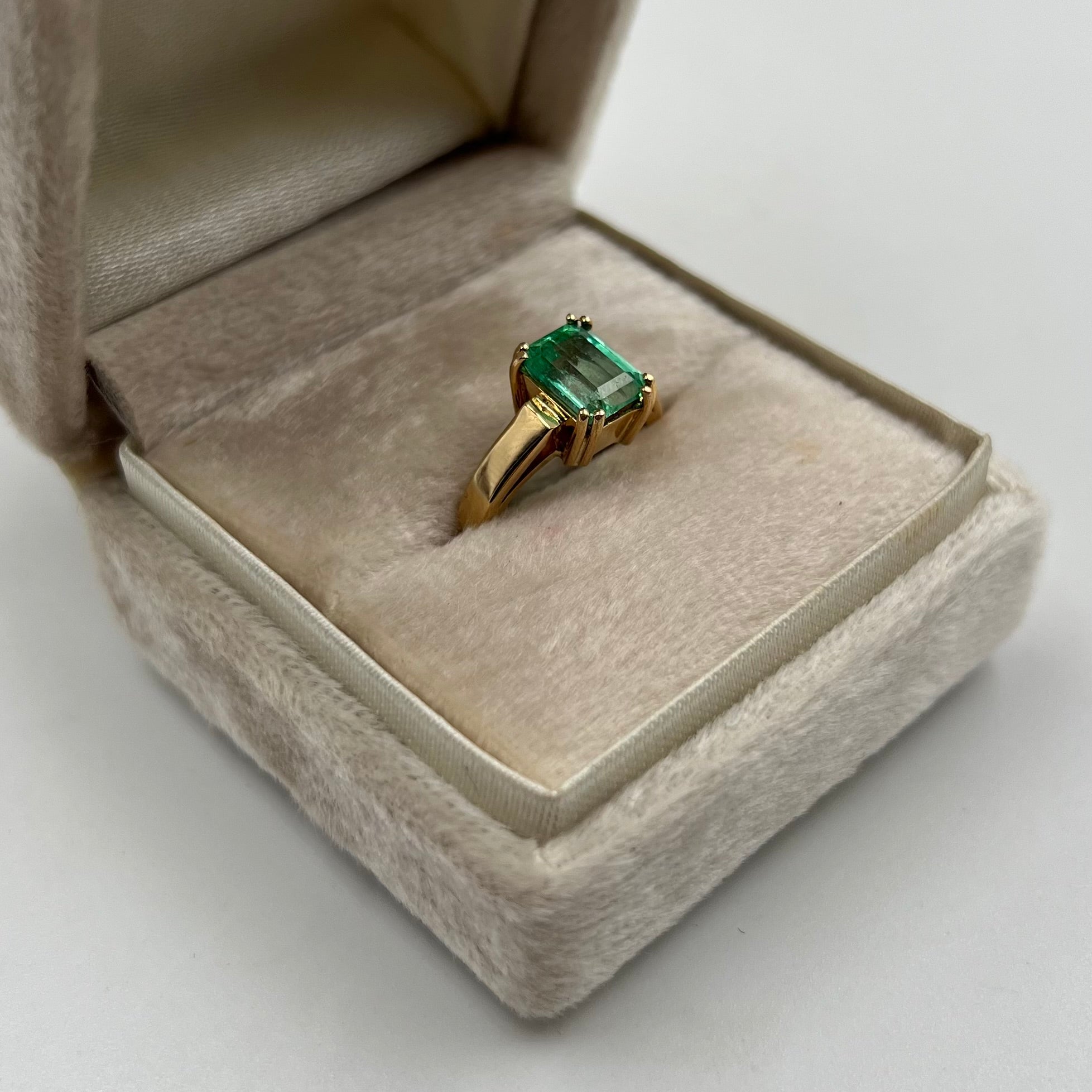 ANILLO ESMERALDA 1,20 CT ORO AMARILLO 18K / TALLA 5/5  / 4,26 GR (JOYA)
