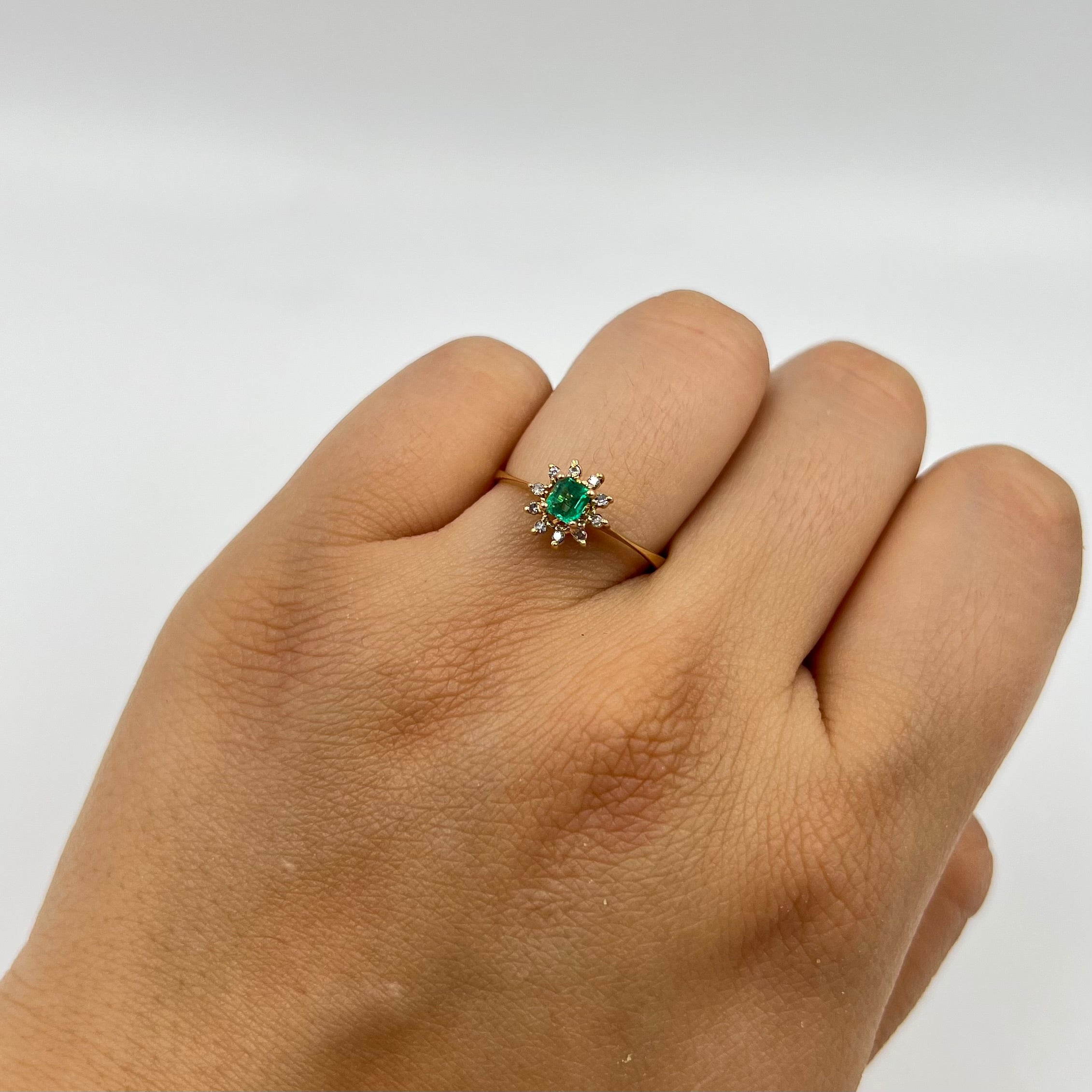 ANILLO ESMERALDA 0.16 CT Y MOISSANITAS 0.09 CT ORO AMARILLO 18K / TALLA 6/5 / 1,50 GR