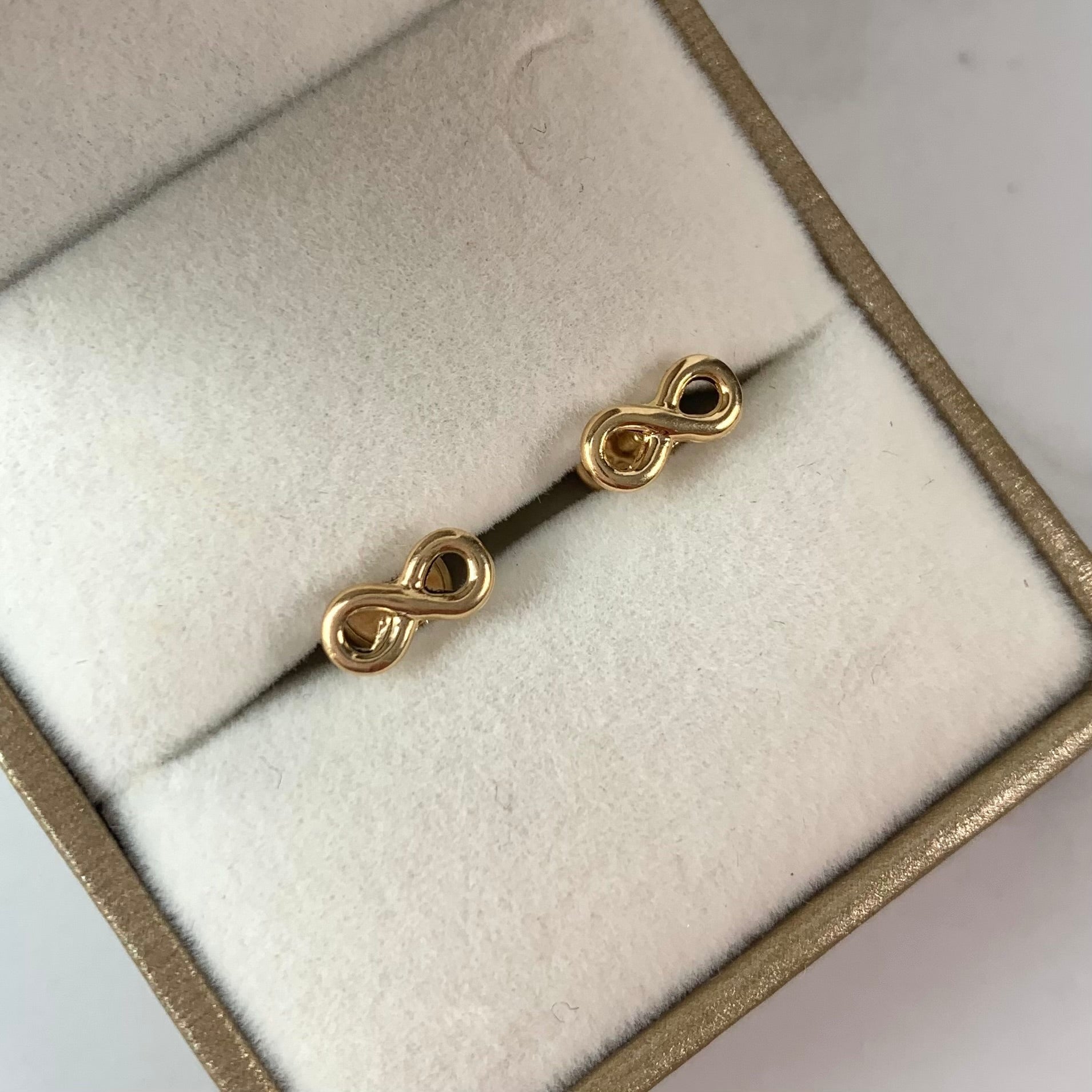 TOPOS INFINITO  ORO AMARILLO 18K 0,55 GR / 8 MM