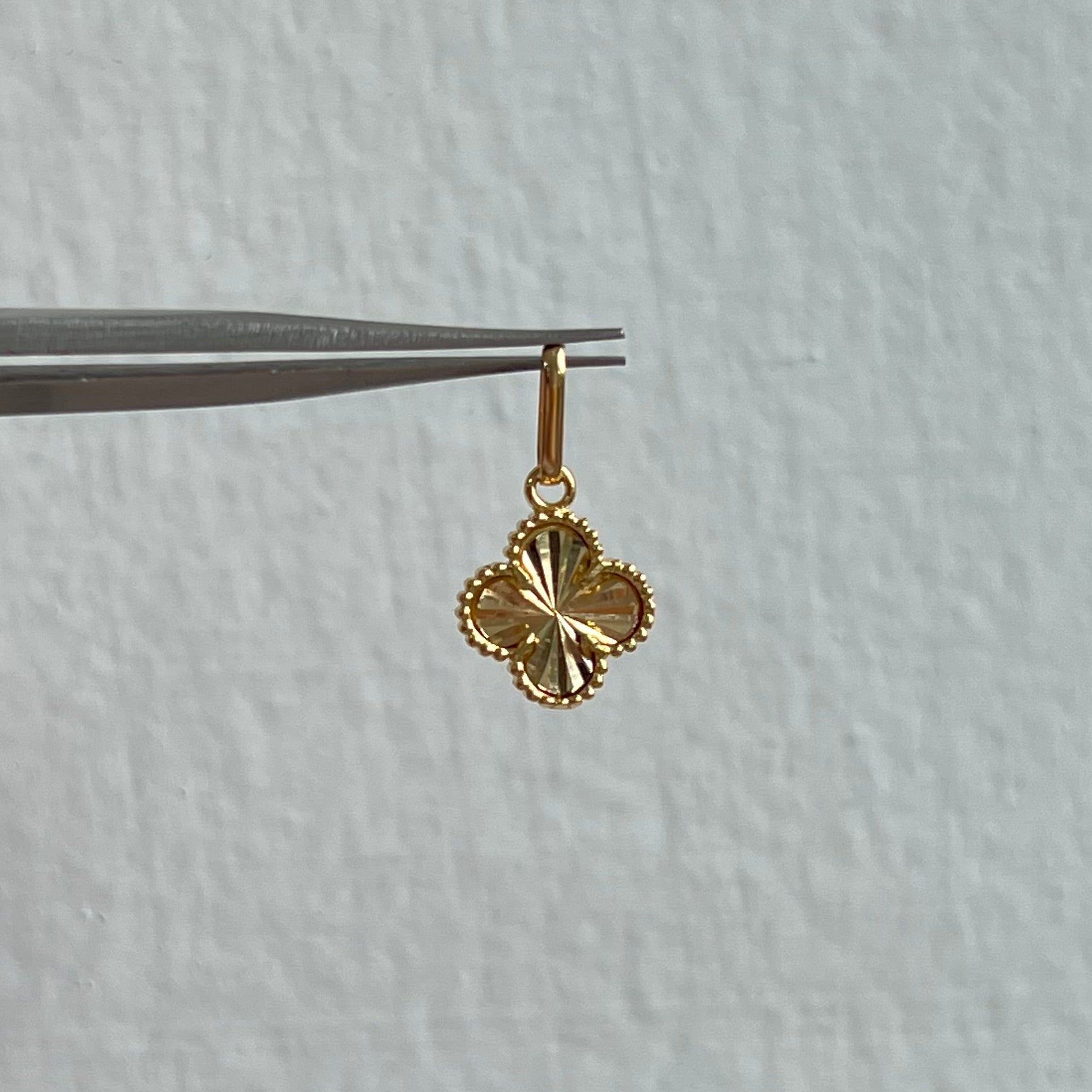 DIJE TREBOL ORO AMARILLO 18K +1 / 1,12 GR / 9,7 MM / 12 CM