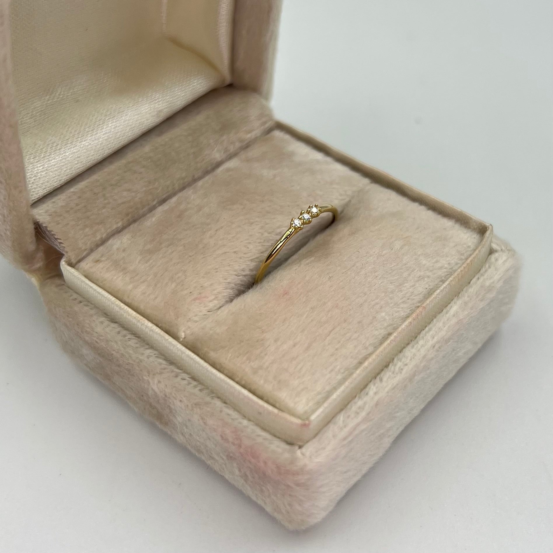 ANILLO CIRCON BLANCO TRIO ORO AMARILLO 18K / TALLA 5/3/4 / 0,60 GR / 1,3 MM